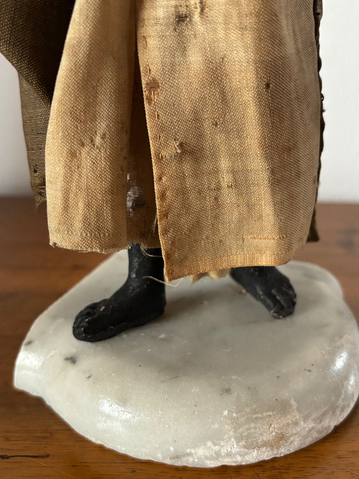 Santo in Terracotta, Paglia e Occhi di Vetro su Base in Marmo