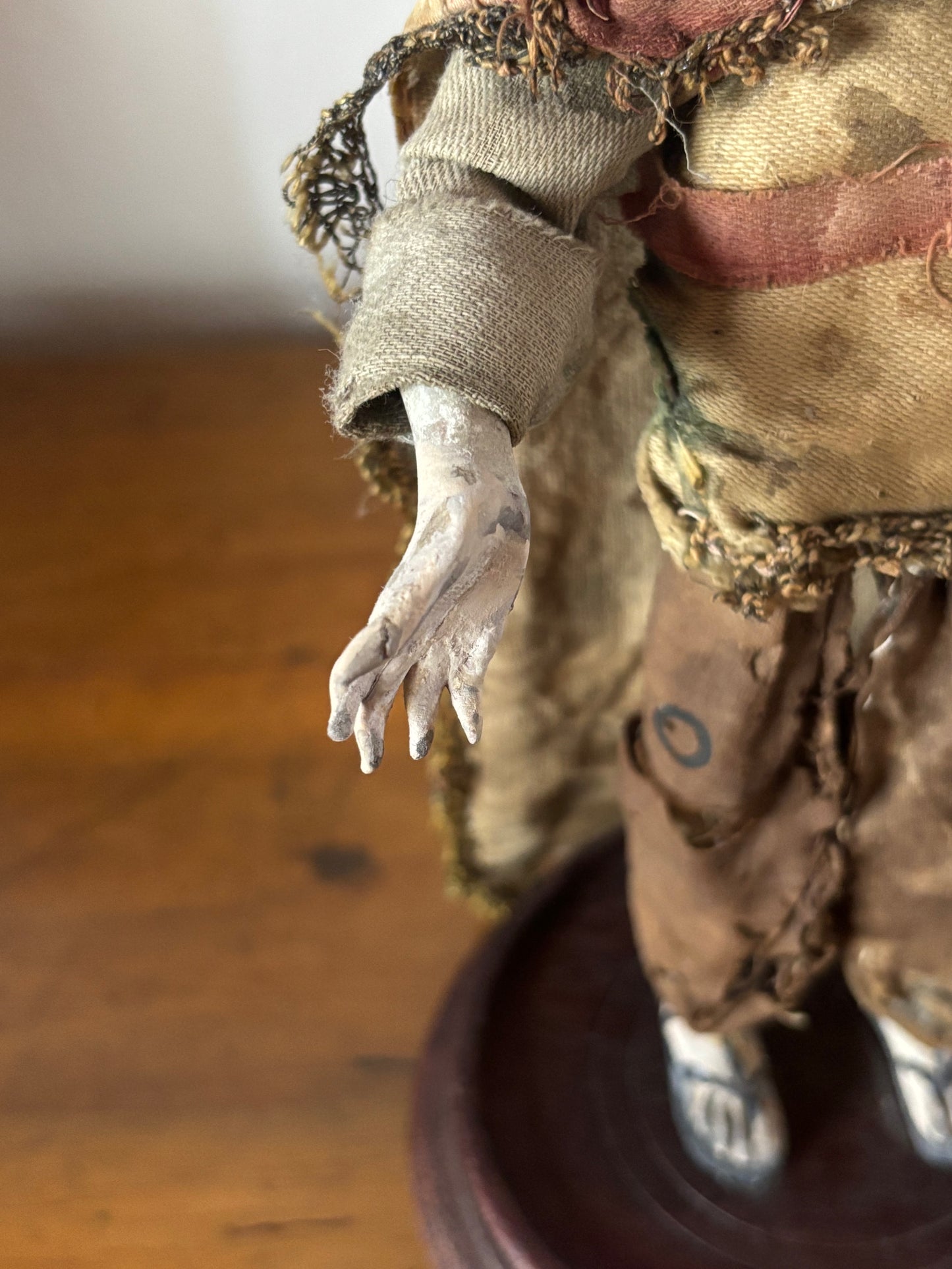 Neapolitanische Krippenfigur aus Terrakotta mit Glasaugen – Handgefertigte Figur aus vergangener Epoche