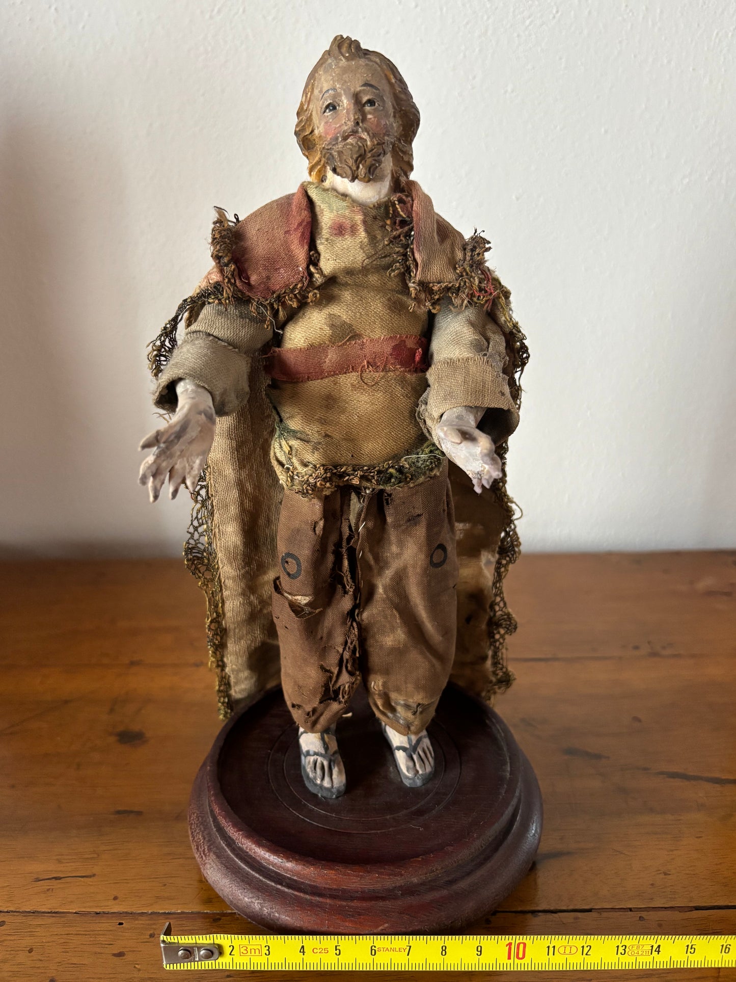 Neapolitanische Krippenfigur aus Terrakotta mit Glasaugen – Handgefertigte Figur aus vergangener Epoche