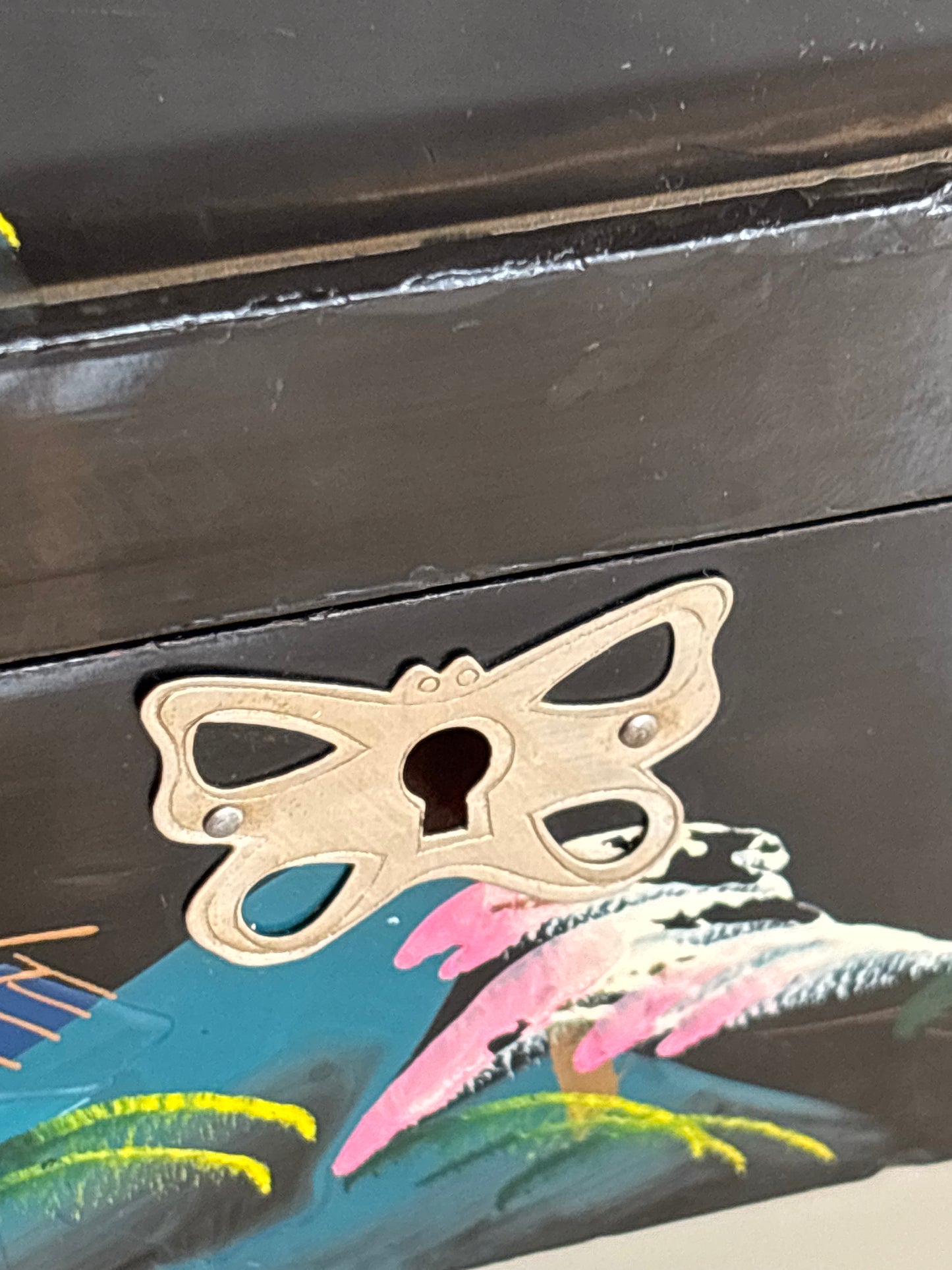 Vintage piano-shaped music box with magnetic ballerina, with key, working