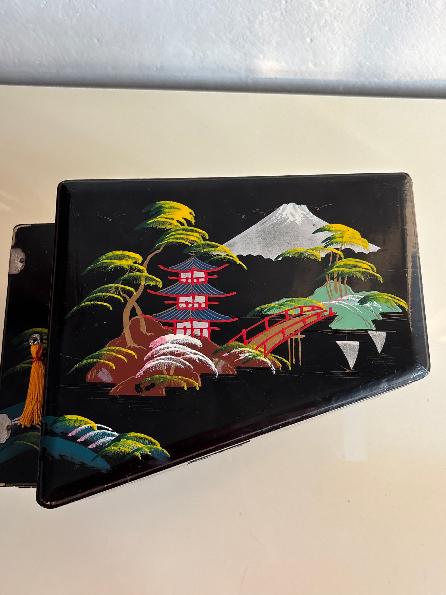 Vintage piano-shaped music box with magnetic ballerina, with key, working