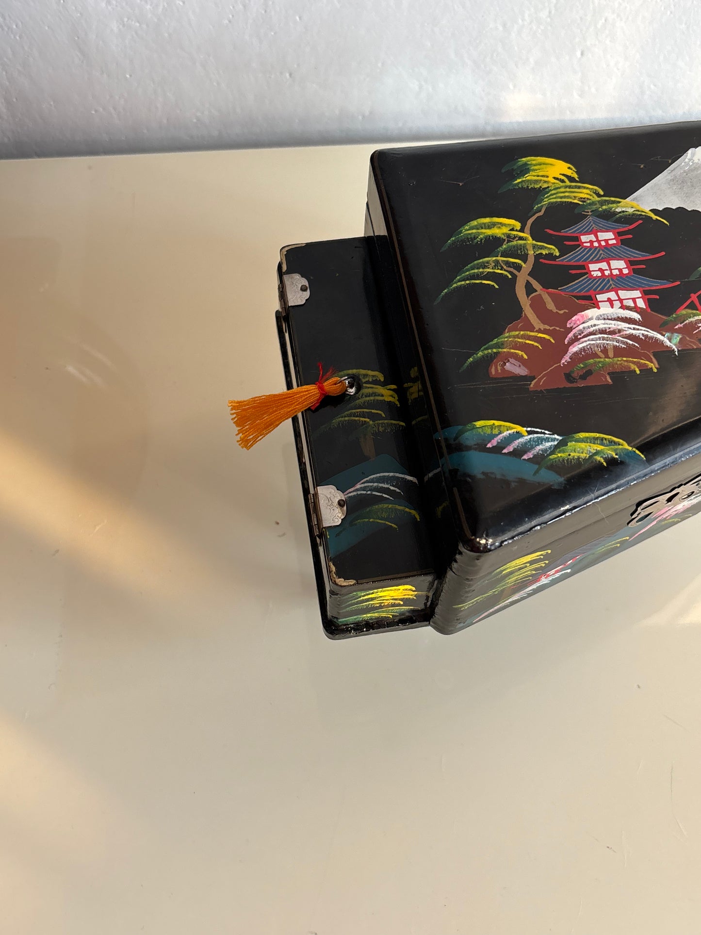 Vintage piano-shaped music box with magnetic ballerina, with key, working