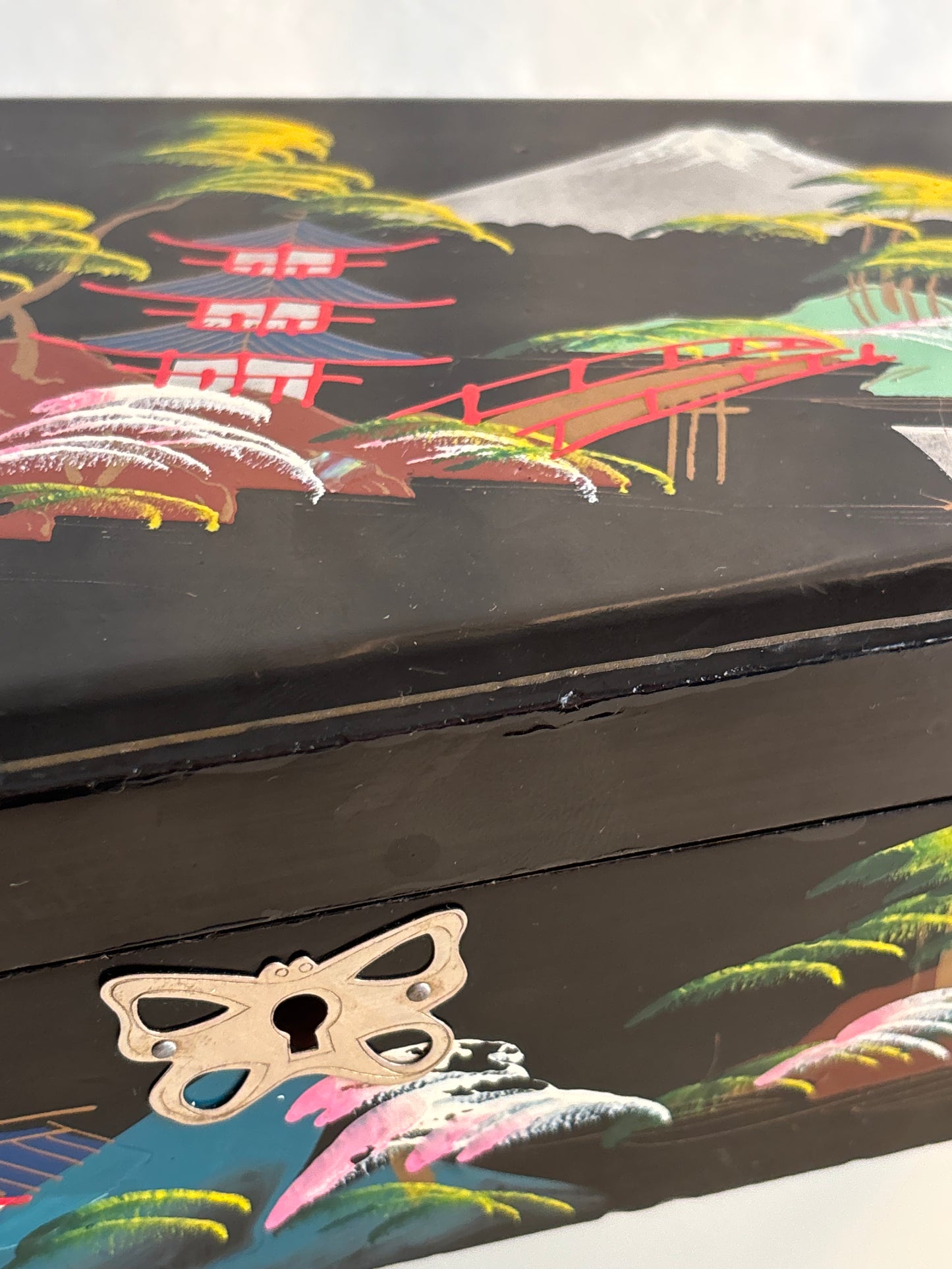 Vintage piano-shaped music box with magnetic ballerina, with key, working