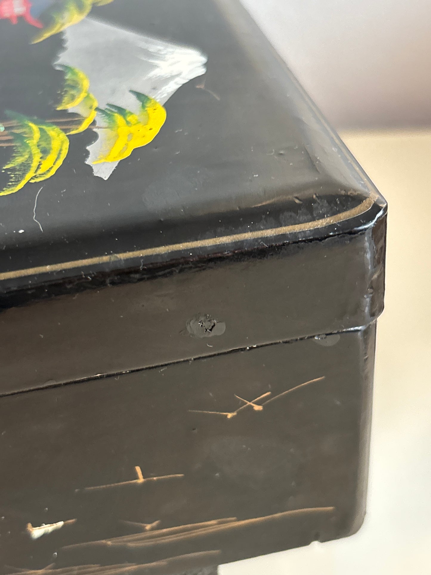 Vintage piano-shaped music box with magnetic ballerina, with key, working