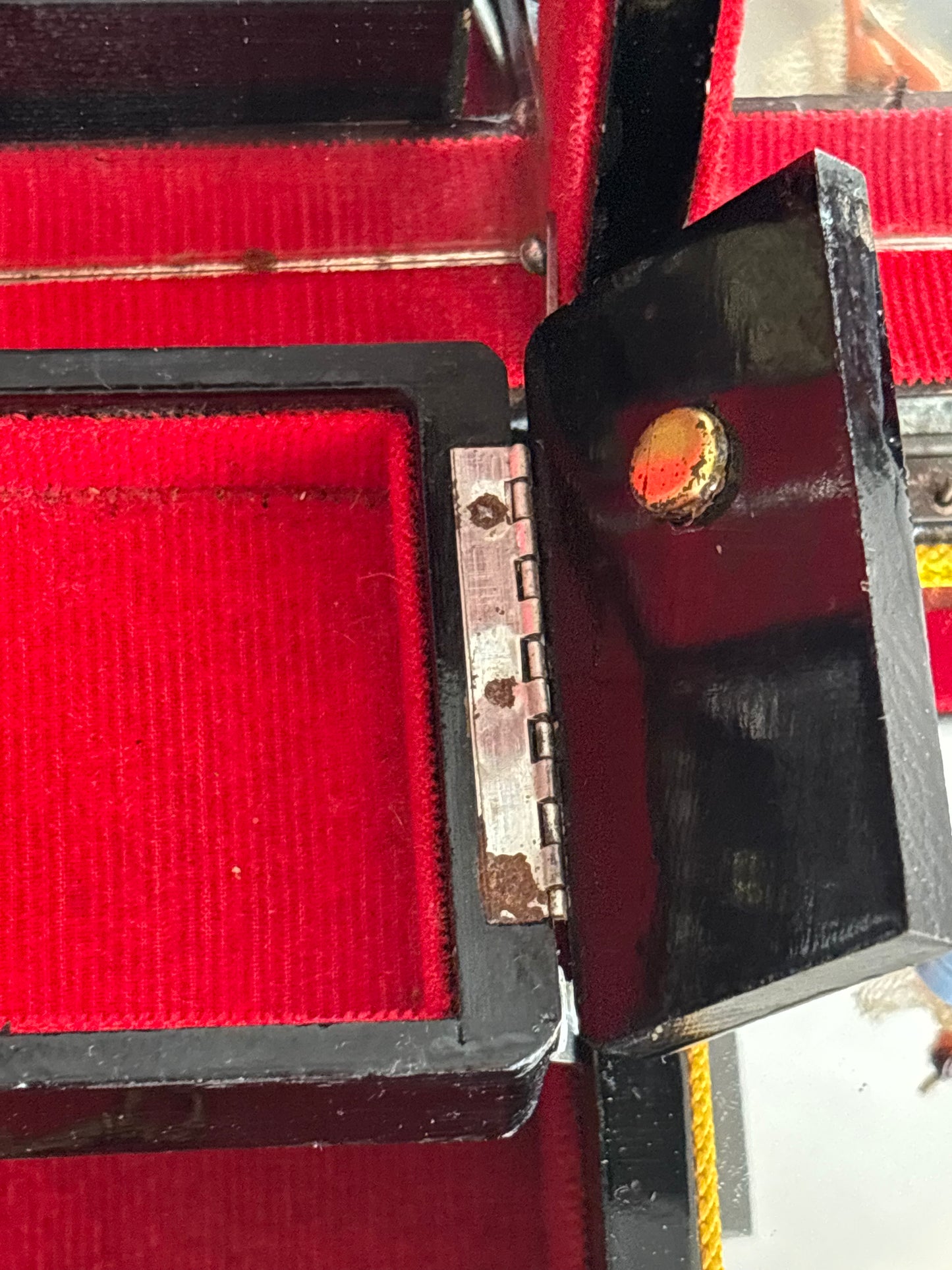 Vintage piano-shaped music box with magnetic ballerina, with key, working