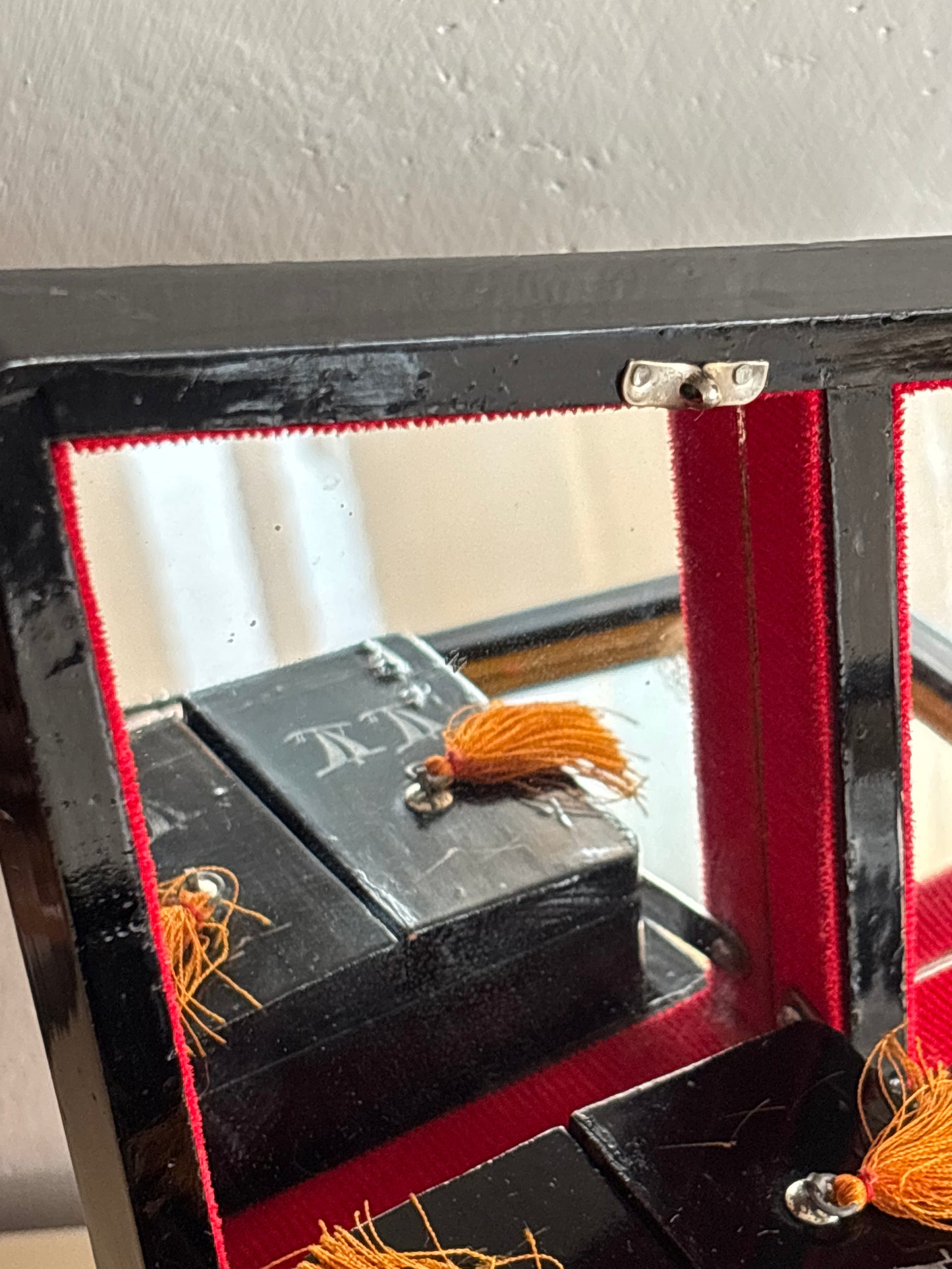 Vintage piano-shaped music box with magnetic ballerina, with key, working