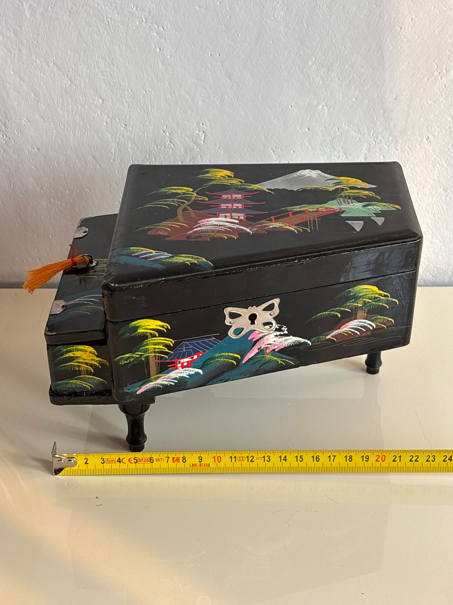 Vintage piano-shaped music box with magnetic ballerina, with key, working