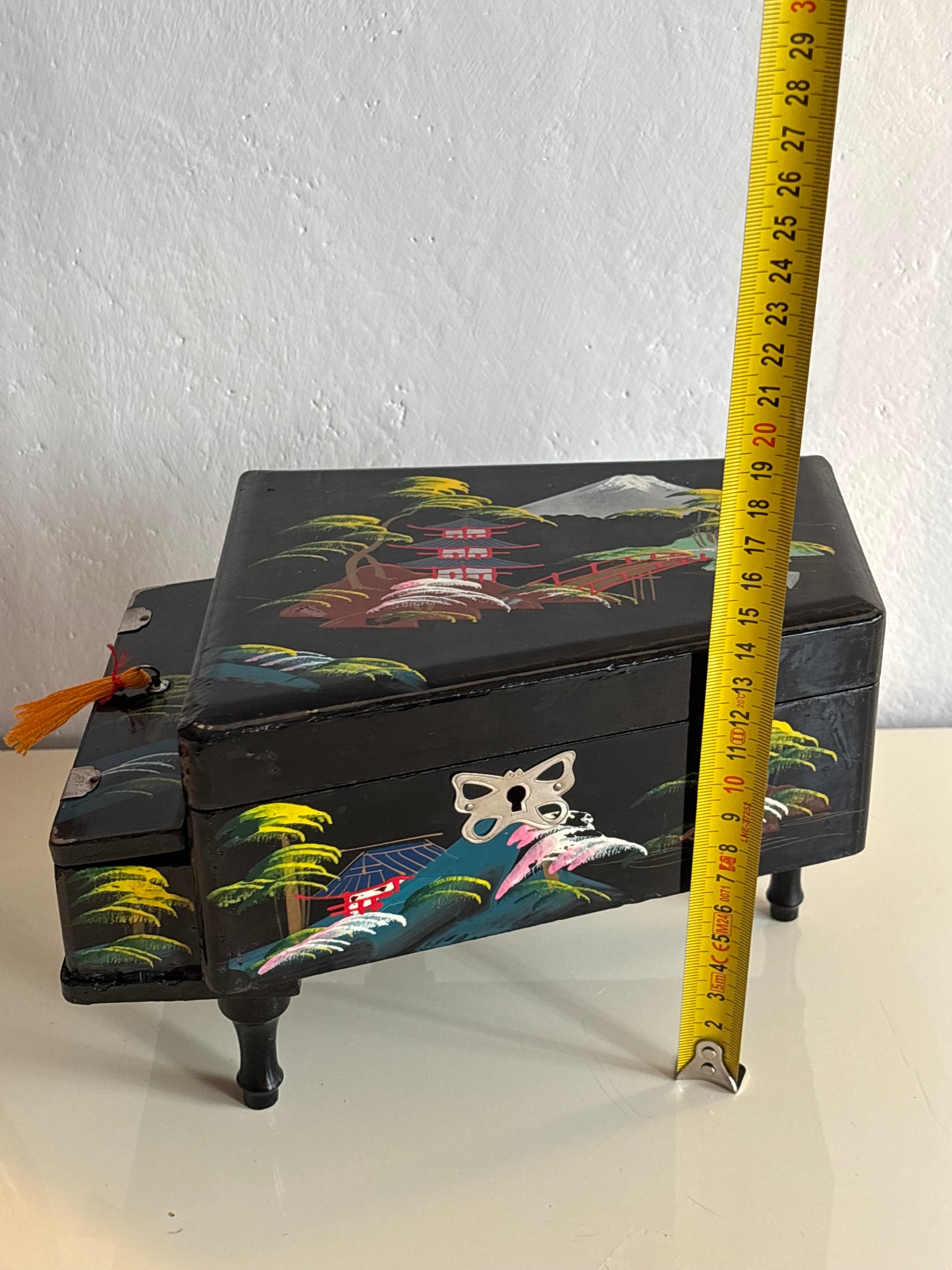 Vintage piano-shaped music box with magnetic ballerina, with key, working