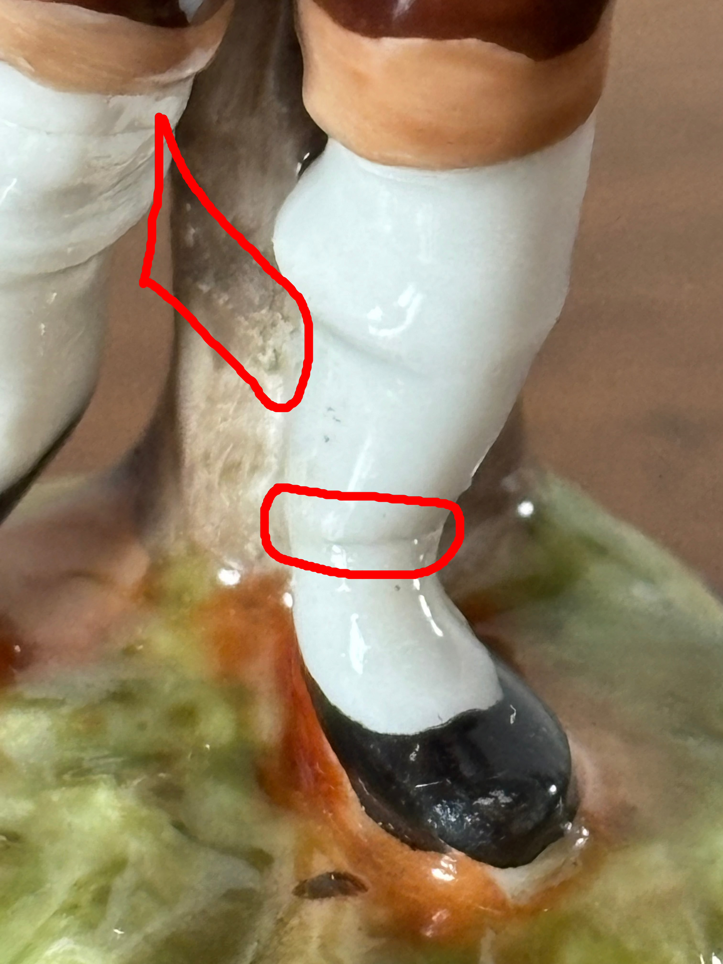 Statuetta di Postino in Ceramica con Base in Argento 800 – Pezzo Vintage da Collezione