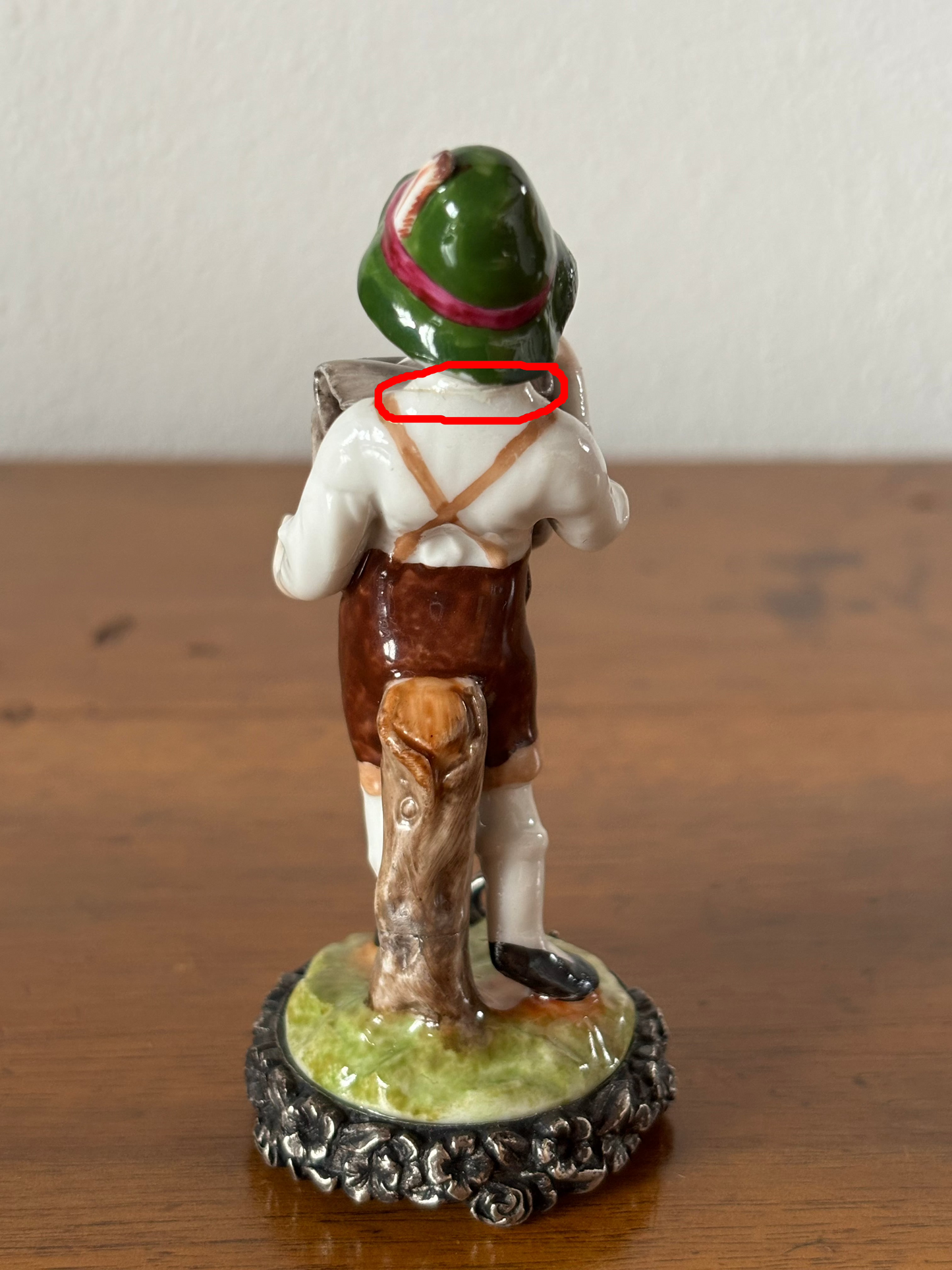Statuetta di Postino in Ceramica con Base in Argento 800 – Pezzo Vintage da Collezione