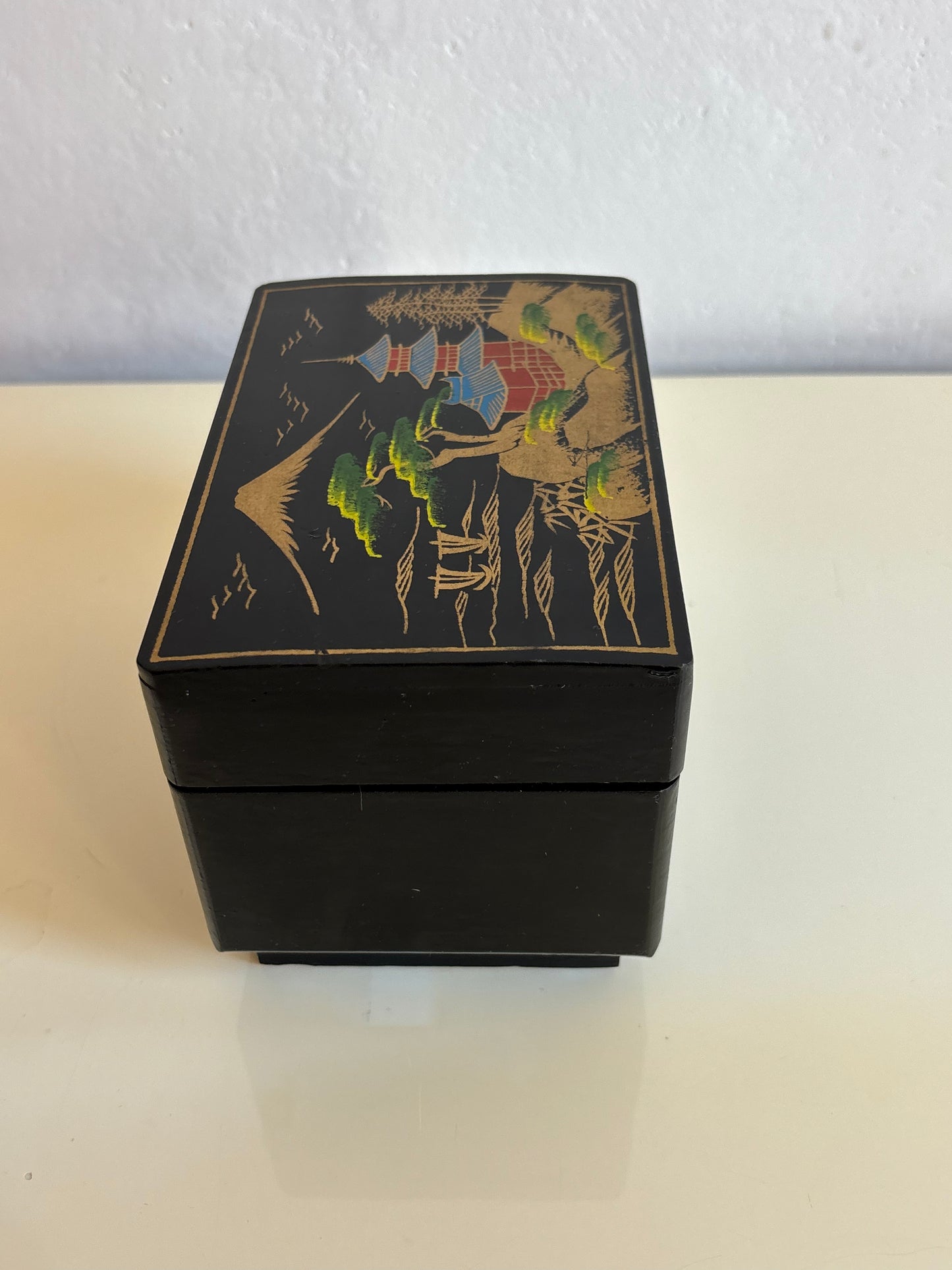 Vintage-Spieluhr mit rotierender Ballerina und „Der Pate“-Melodie