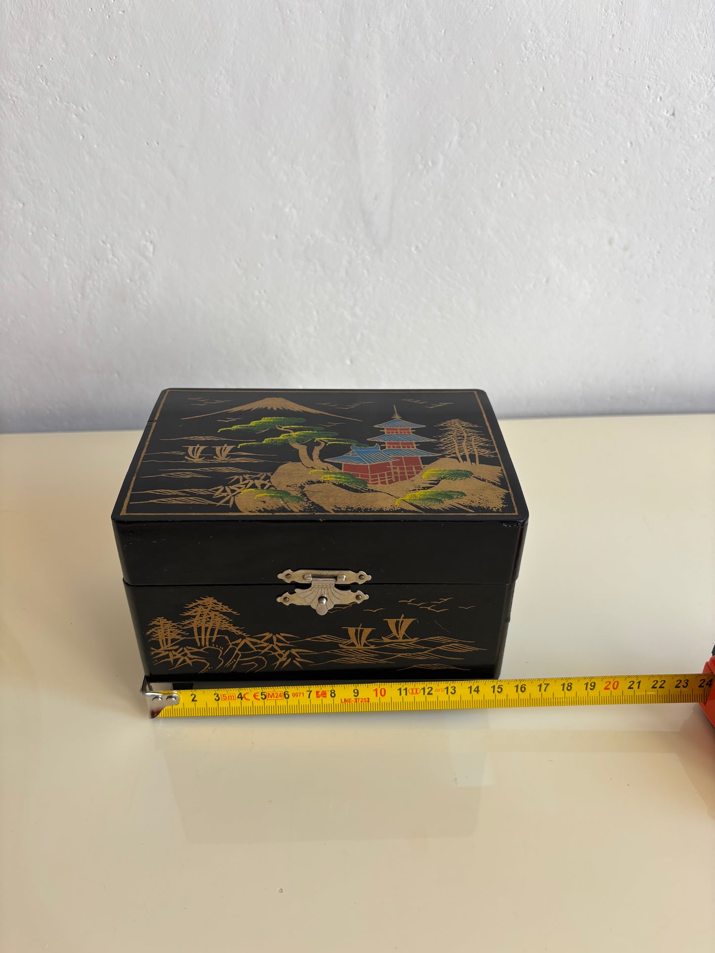 Vintage-Spieluhr mit rotierender Ballerina und „Der Pate“-Melodie