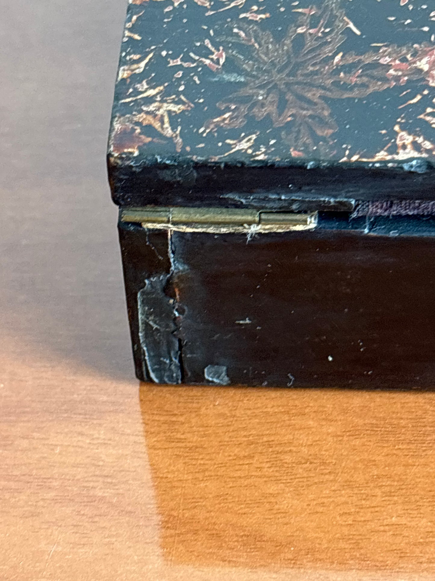 Scrittoio Portatile Asiatico Antico in Legno Laccato con Decorazioni Floreali e Uccelli | Writing Slope da Viaggio