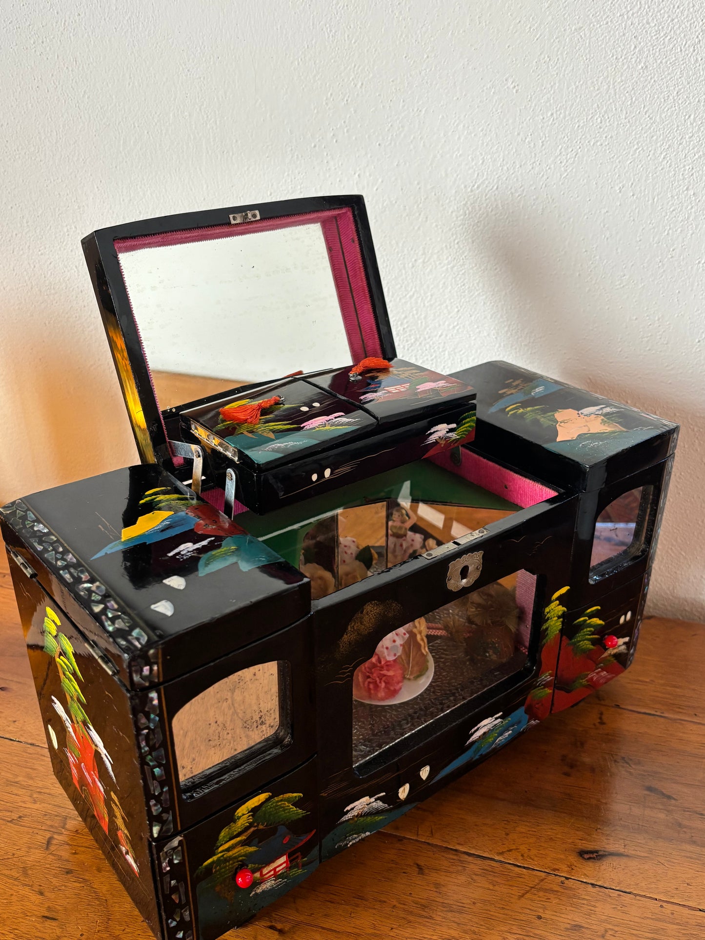 Carillon giapponese vintage con ballerina e luci