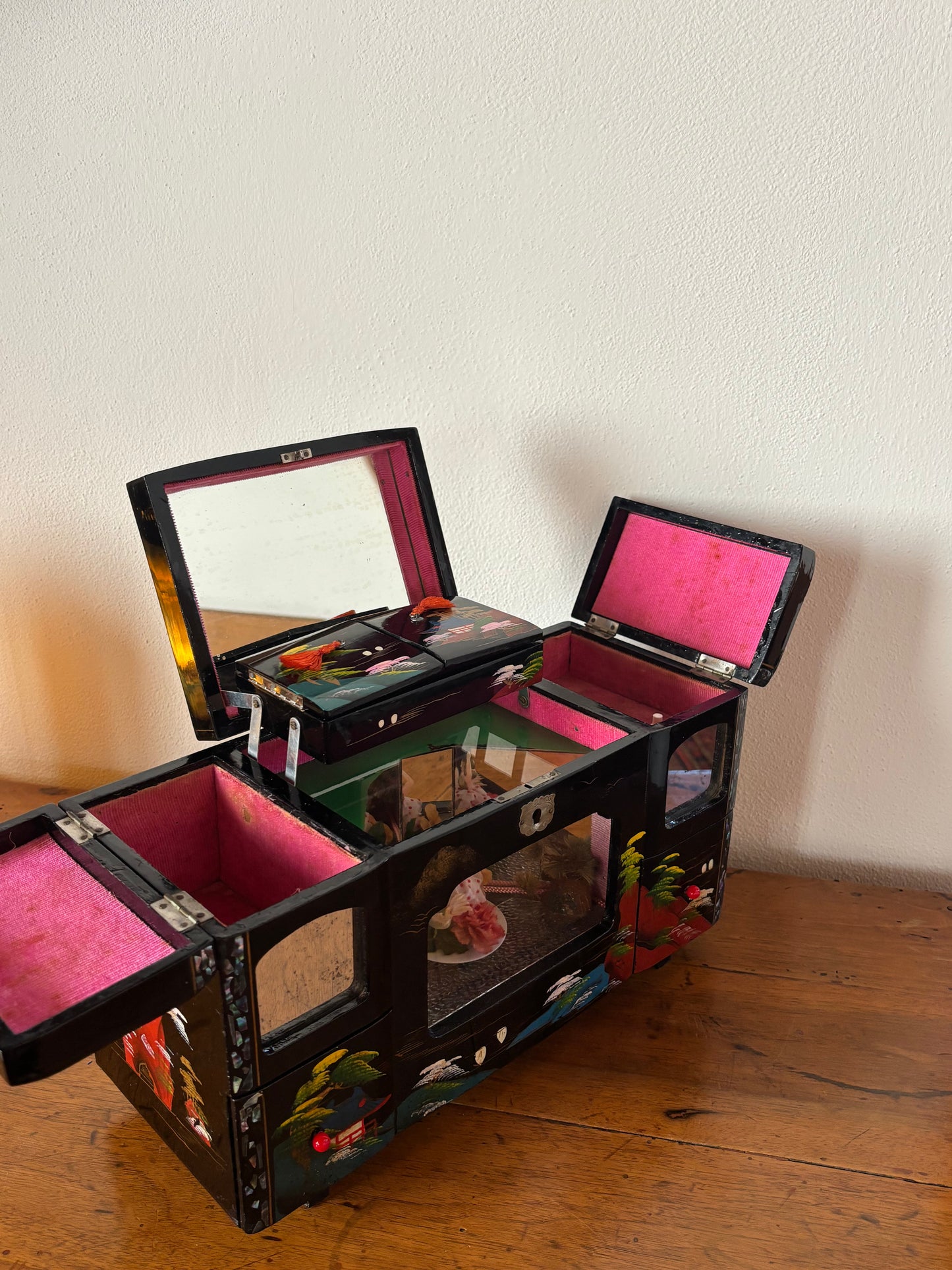 Carillon giapponese vintage con ballerina e luci