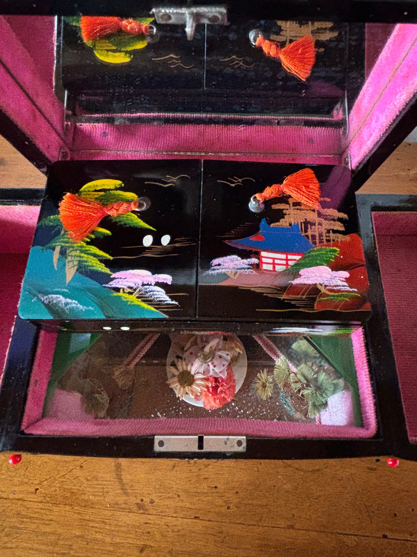 Carillon giapponese vintage con ballerina e luci