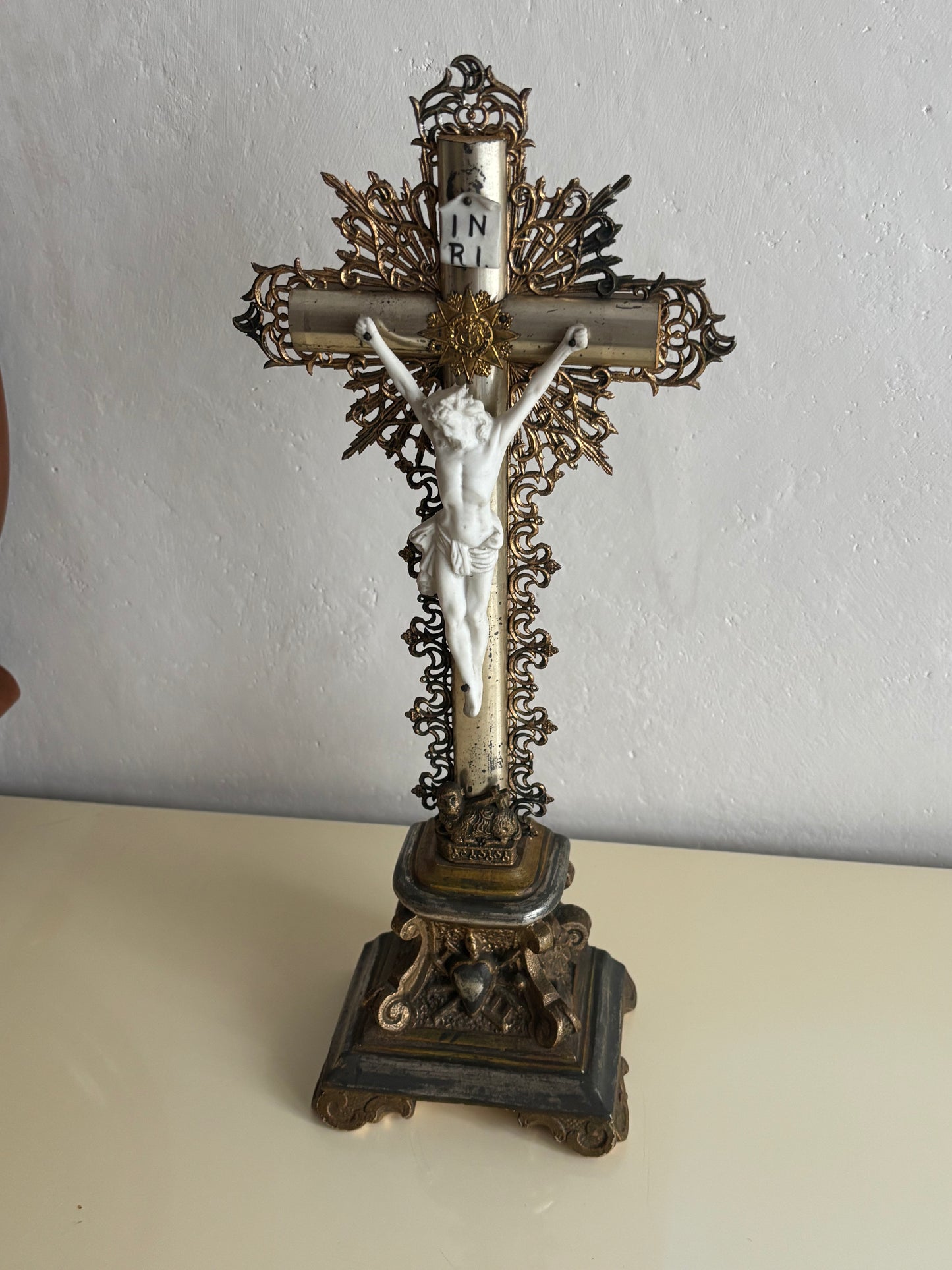 Antique Wooden Table Crucifix with Biscuit Ceramic Christ – Decorative and Devotional