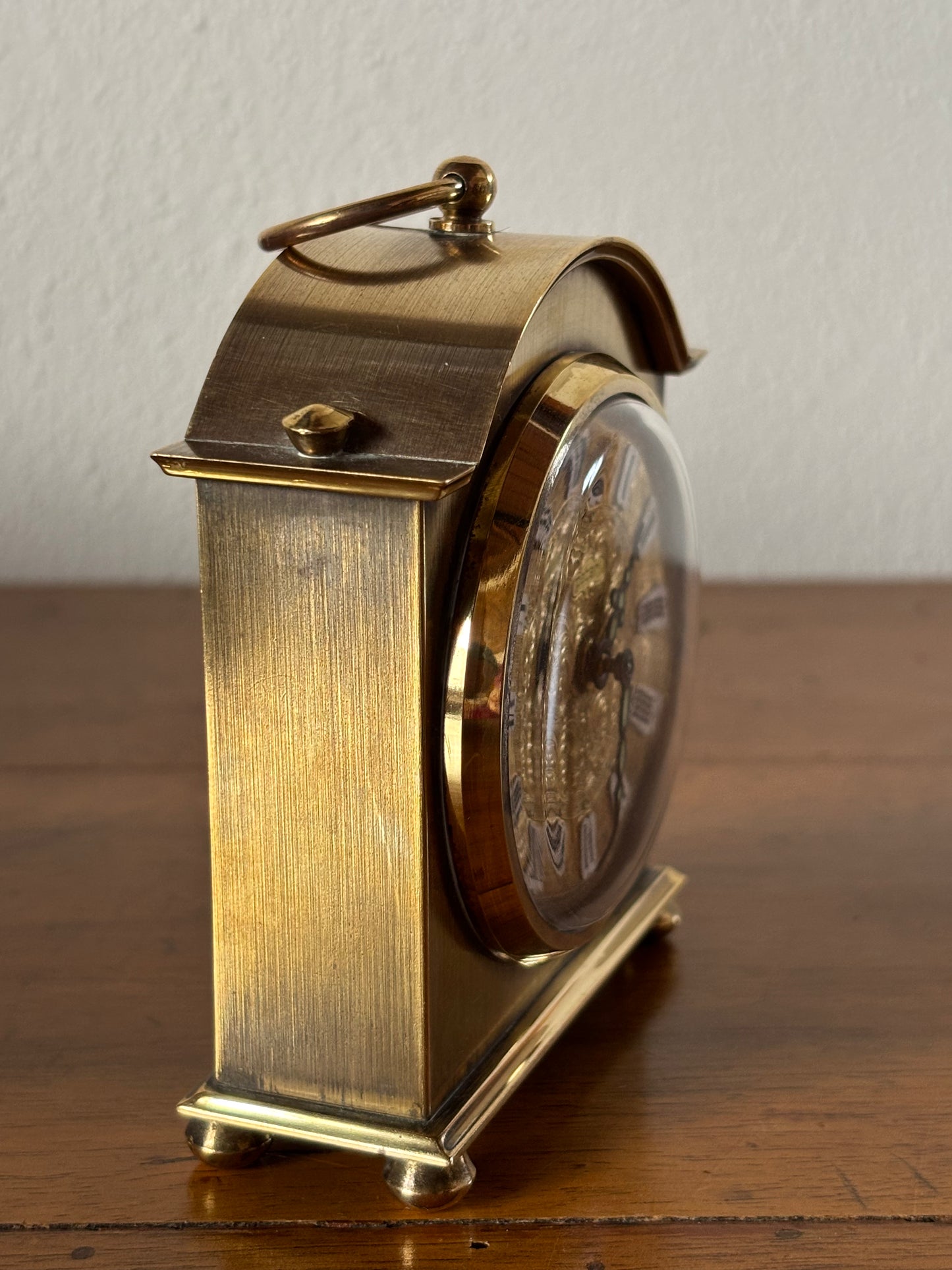 Piccolo orologio da tavolo peter- Raffinatezza e funzionalità