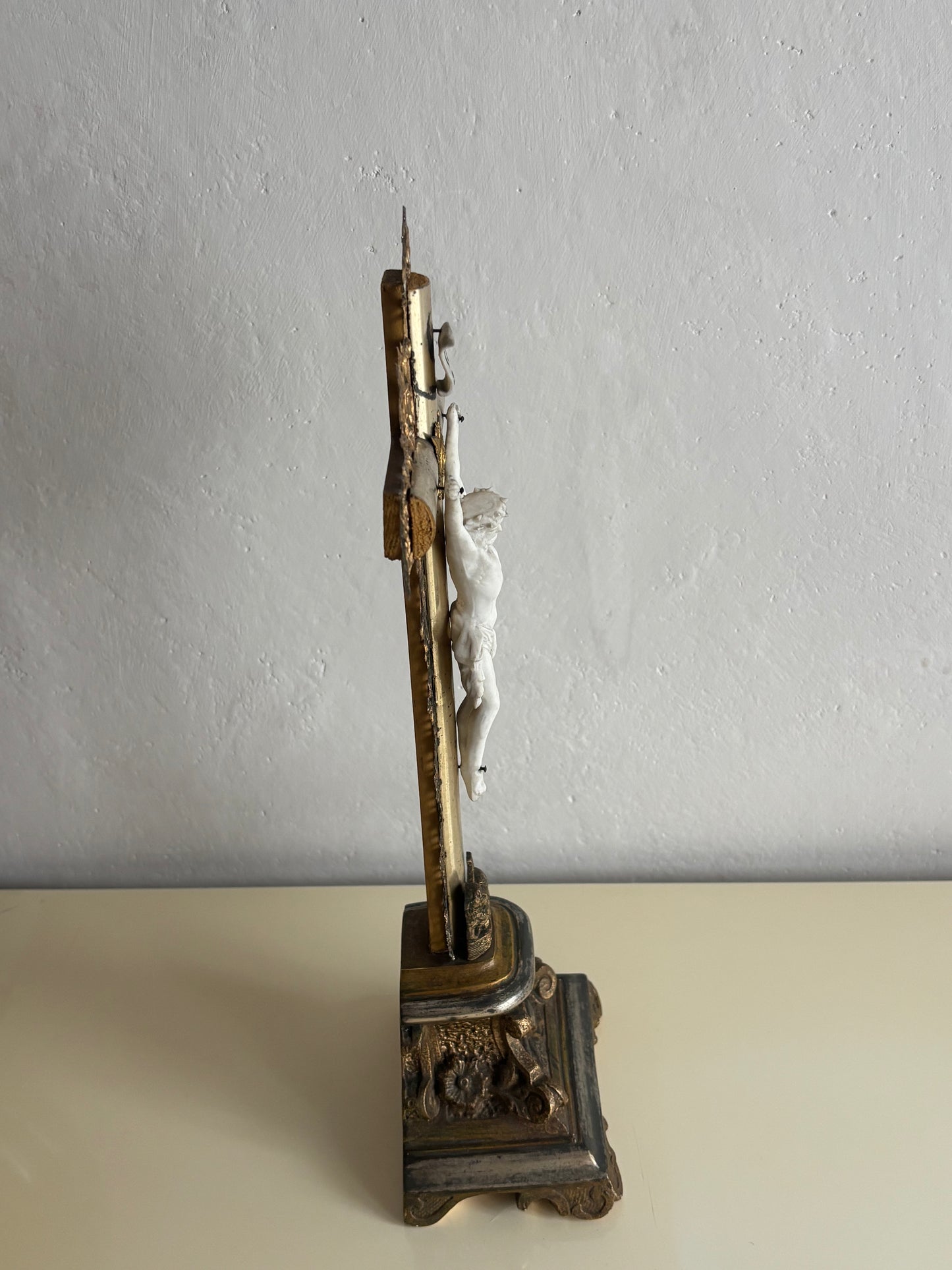 Antique Wooden Table Crucifix with Biscuit Ceramic Christ – Decorative and Devotional