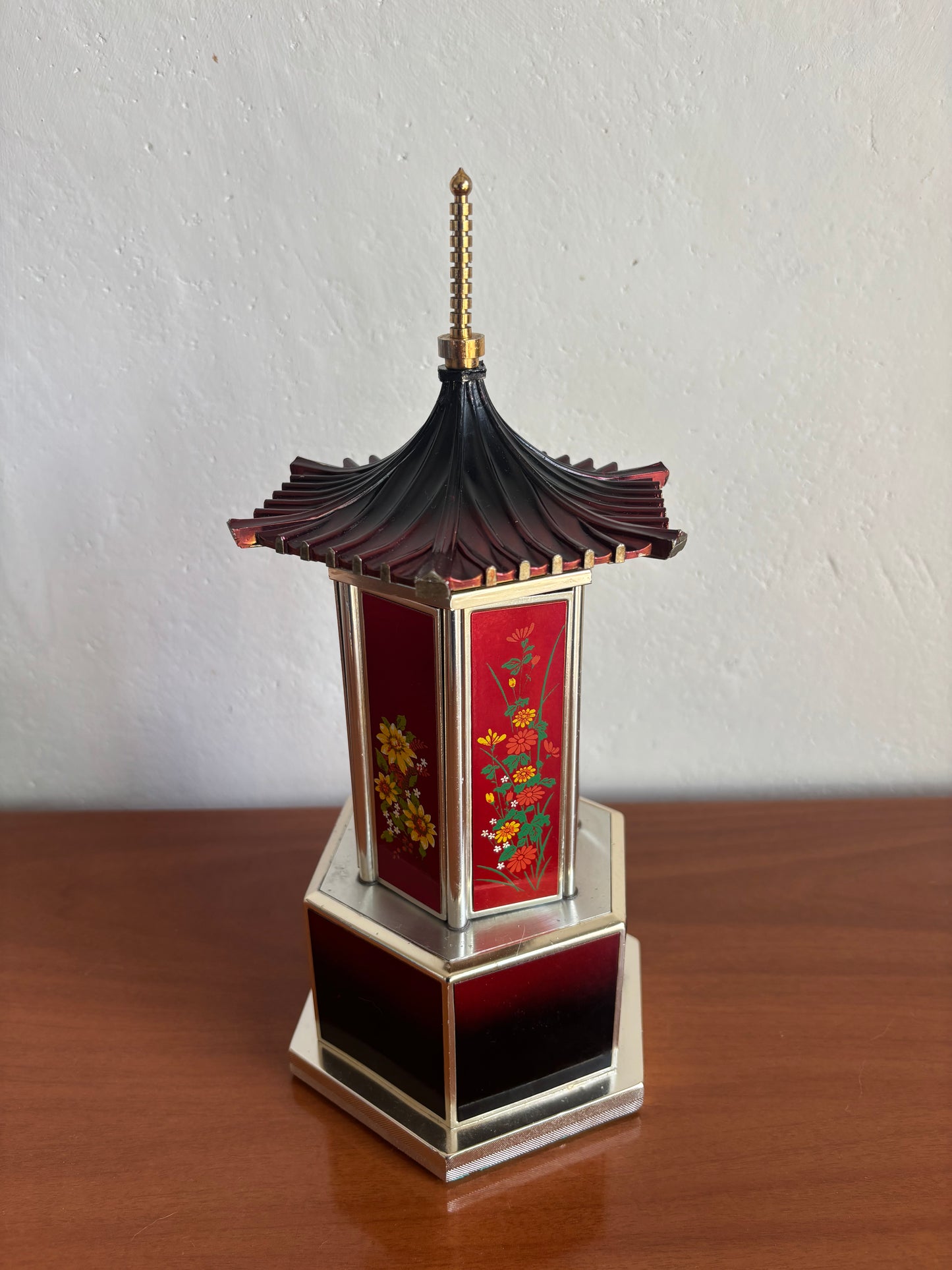 Portasigarette Vintage Musicale a Forma di Pagoda