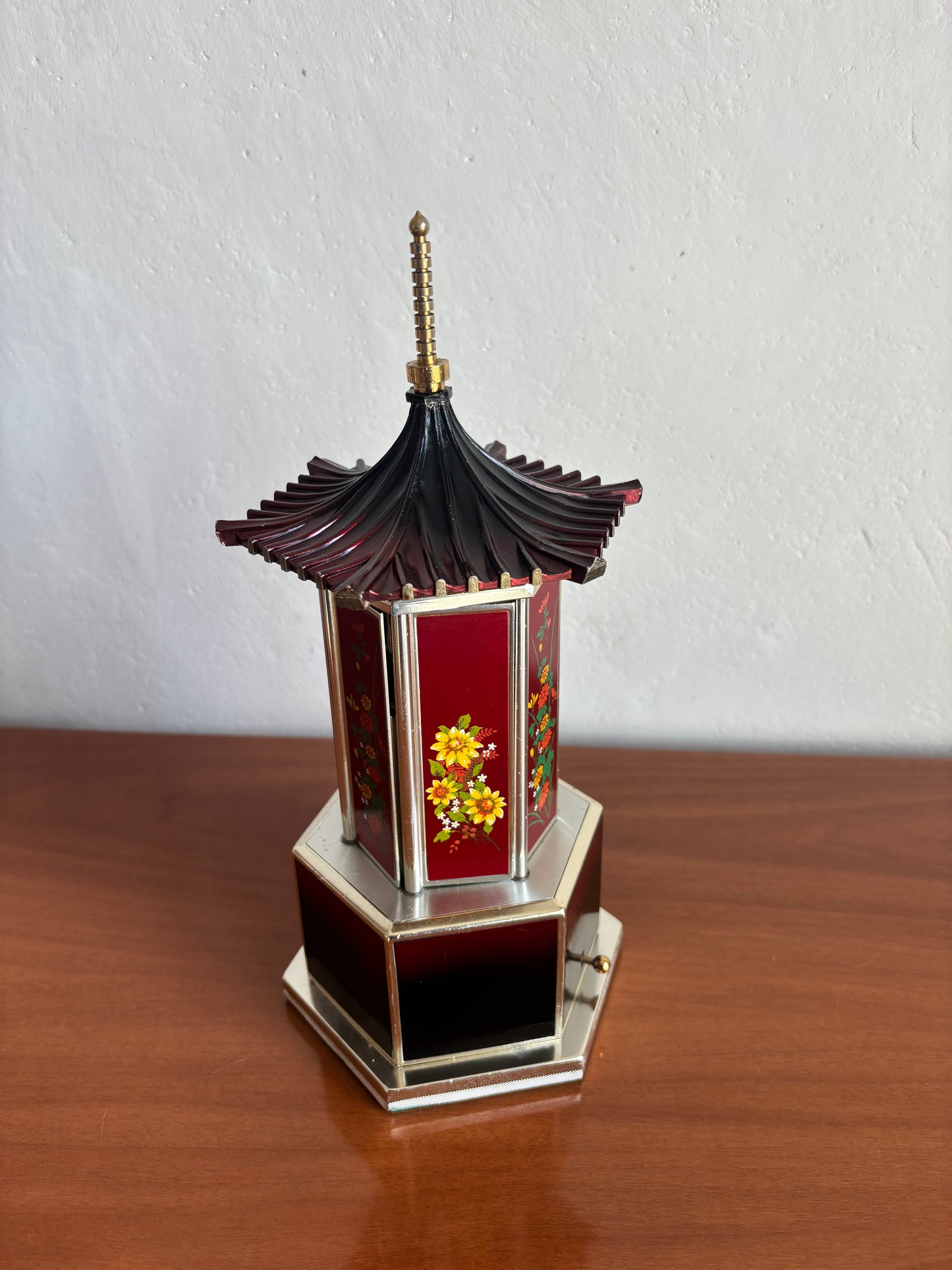 Portasigarette Vintage Musicale a Forma di Pagoda