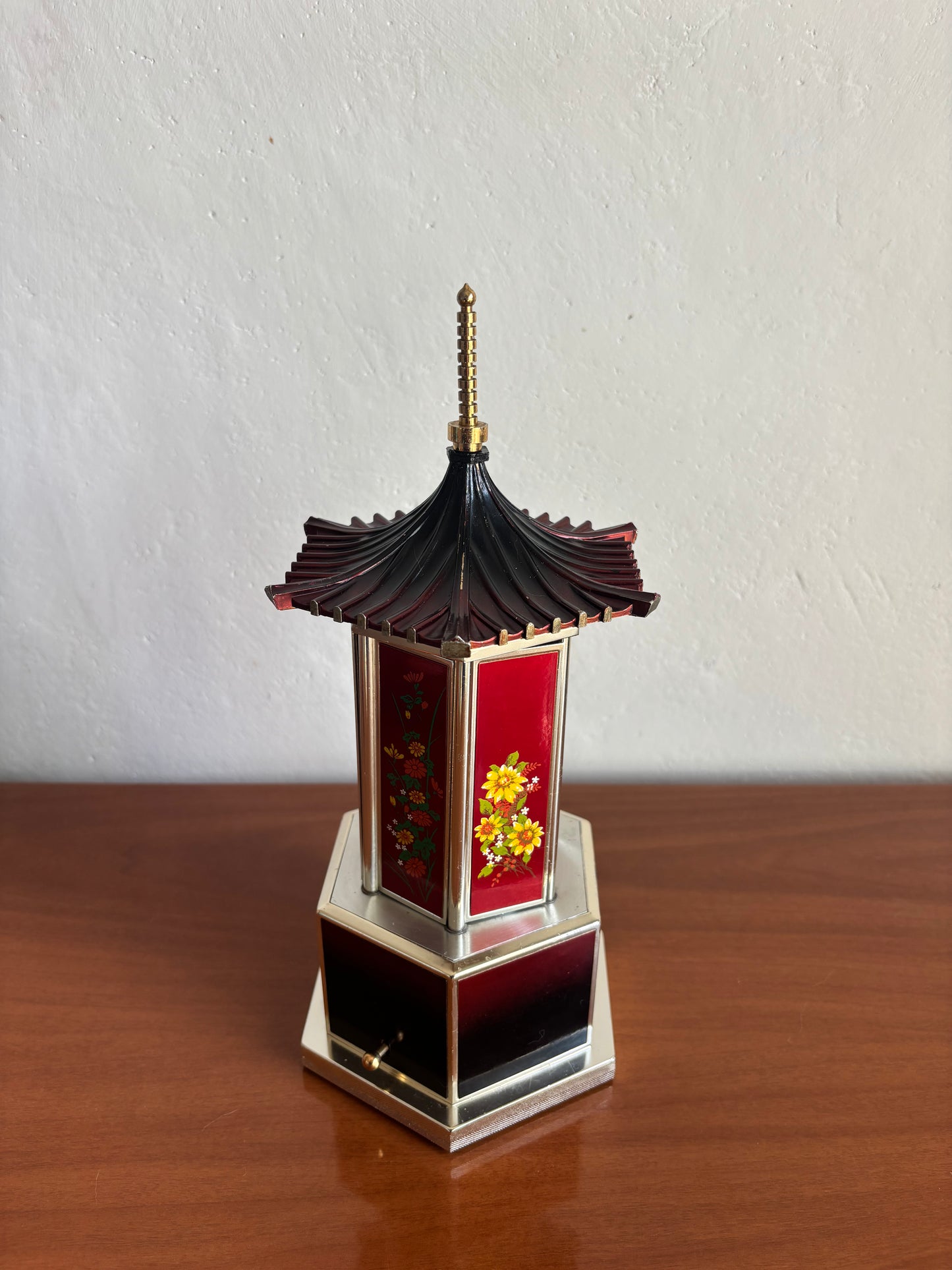 Portasigarette Vintage Musicale a Forma di Pagoda