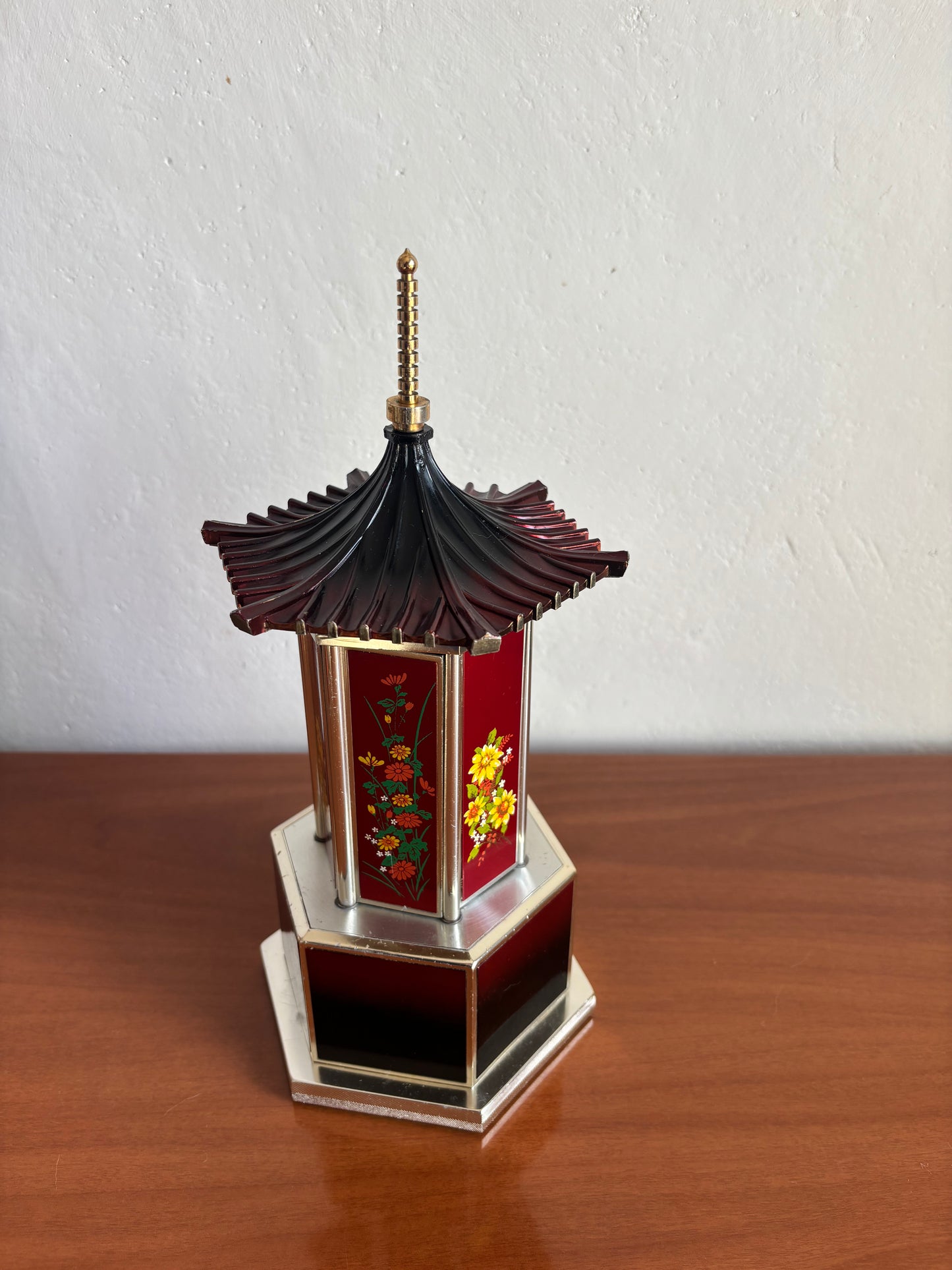 Portasigarette Vintage Musicale a Forma di Pagoda