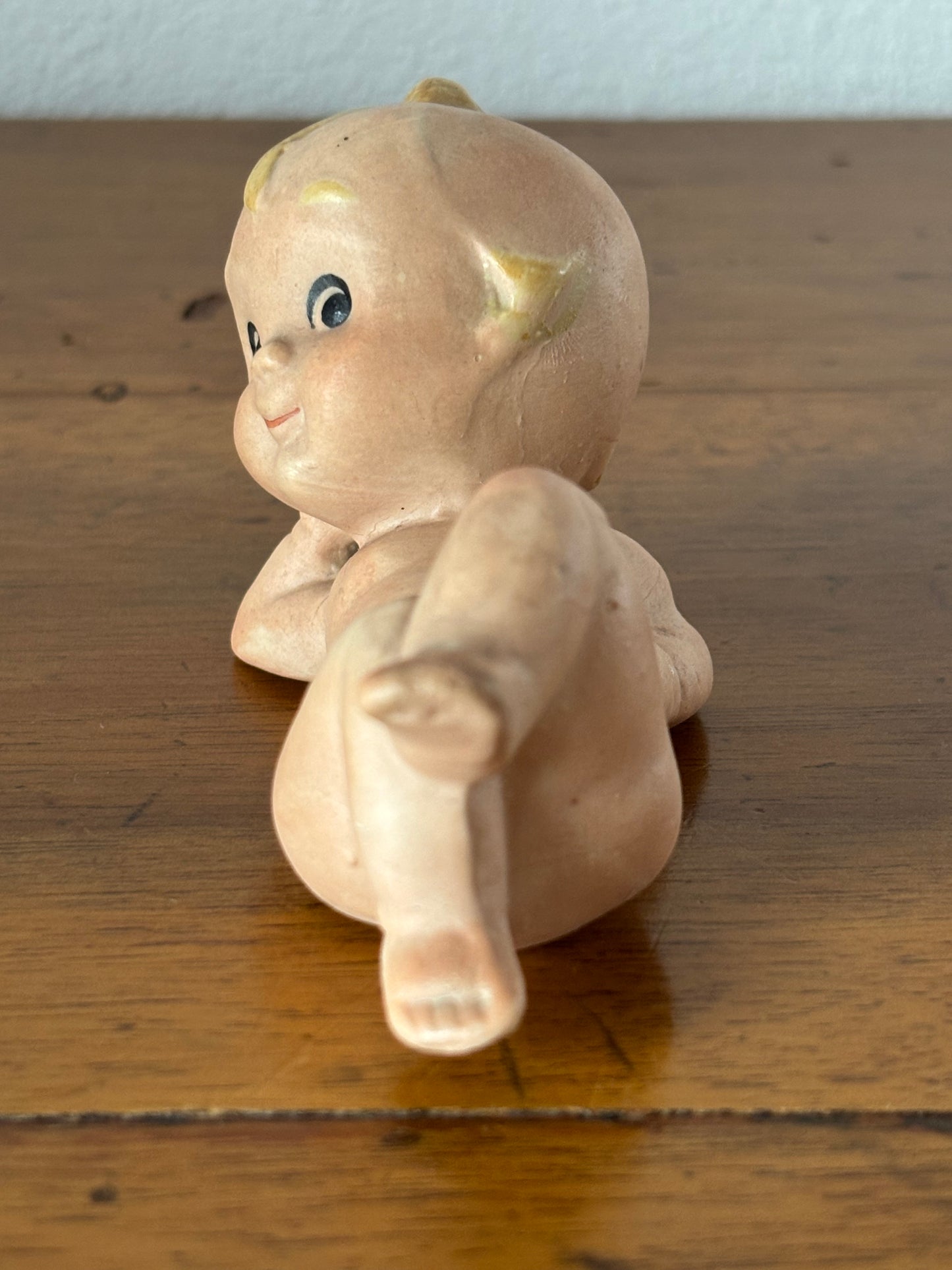Statuetta Vintage Bambino Disteso  – Stile Rose O'Neill Kewpie
