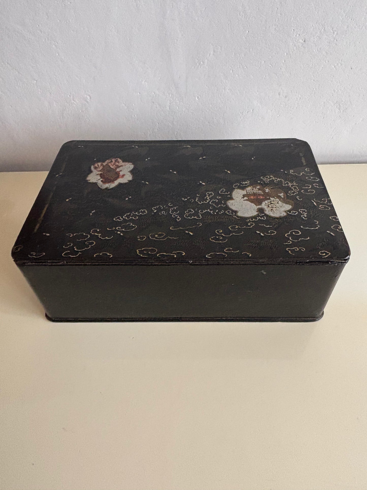 Japanisch inspirierte lackierte Dokumentenbox, Napoleon‑III‑Zeit (zweite Hälfte des 19. Jahrhunderts)