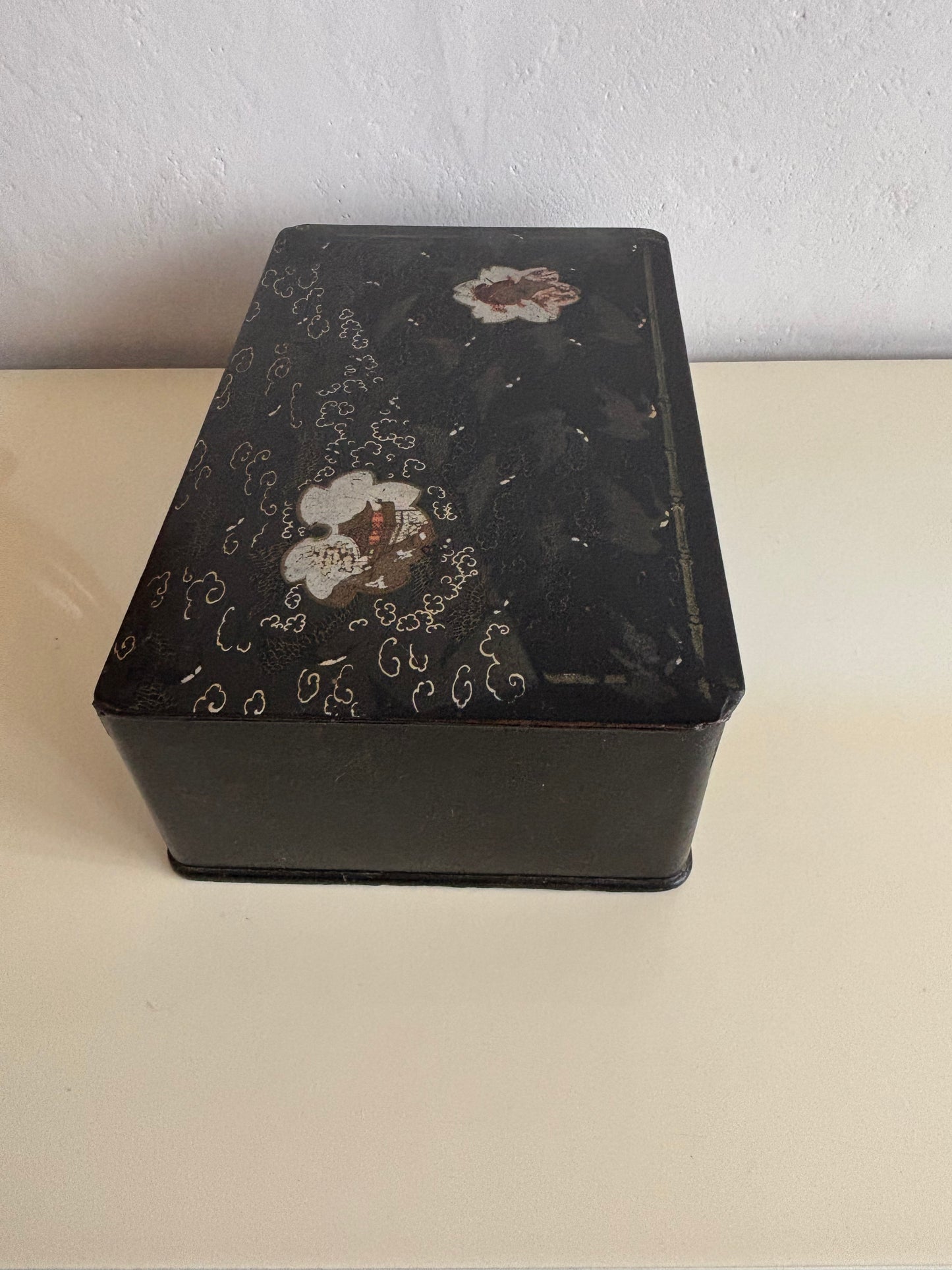 Japanisch inspirierte lackierte Dokumentenbox, Napoleon‑III‑Zeit (zweite Hälfte des 19. Jahrhunderts)