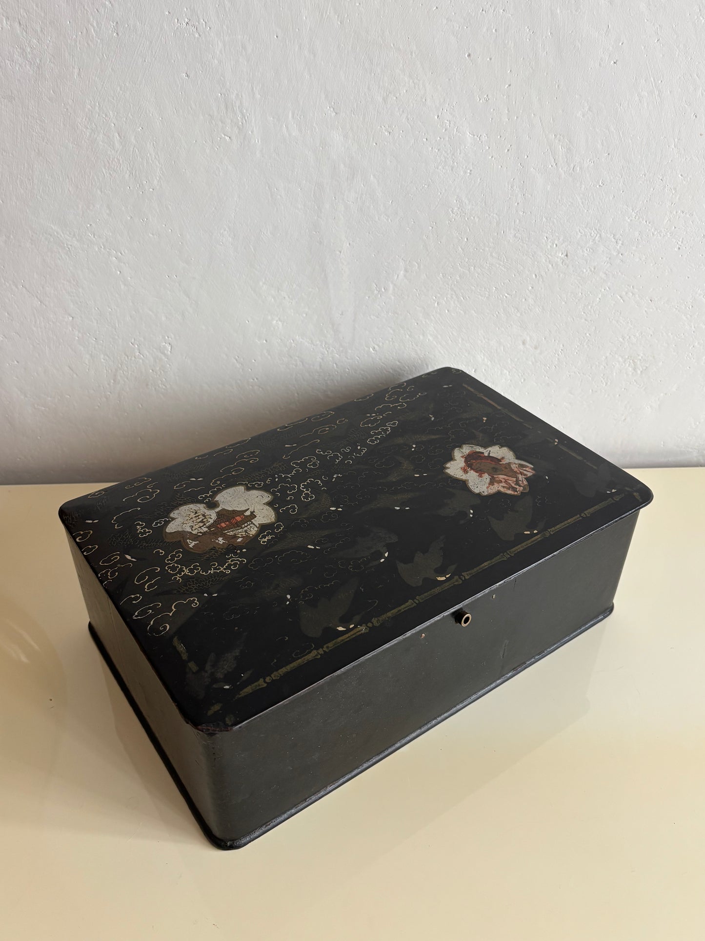 Japanisch inspirierte lackierte Dokumentenbox, Napoleon‑III‑Zeit (zweite Hälfte des 19. Jahrhunderts)