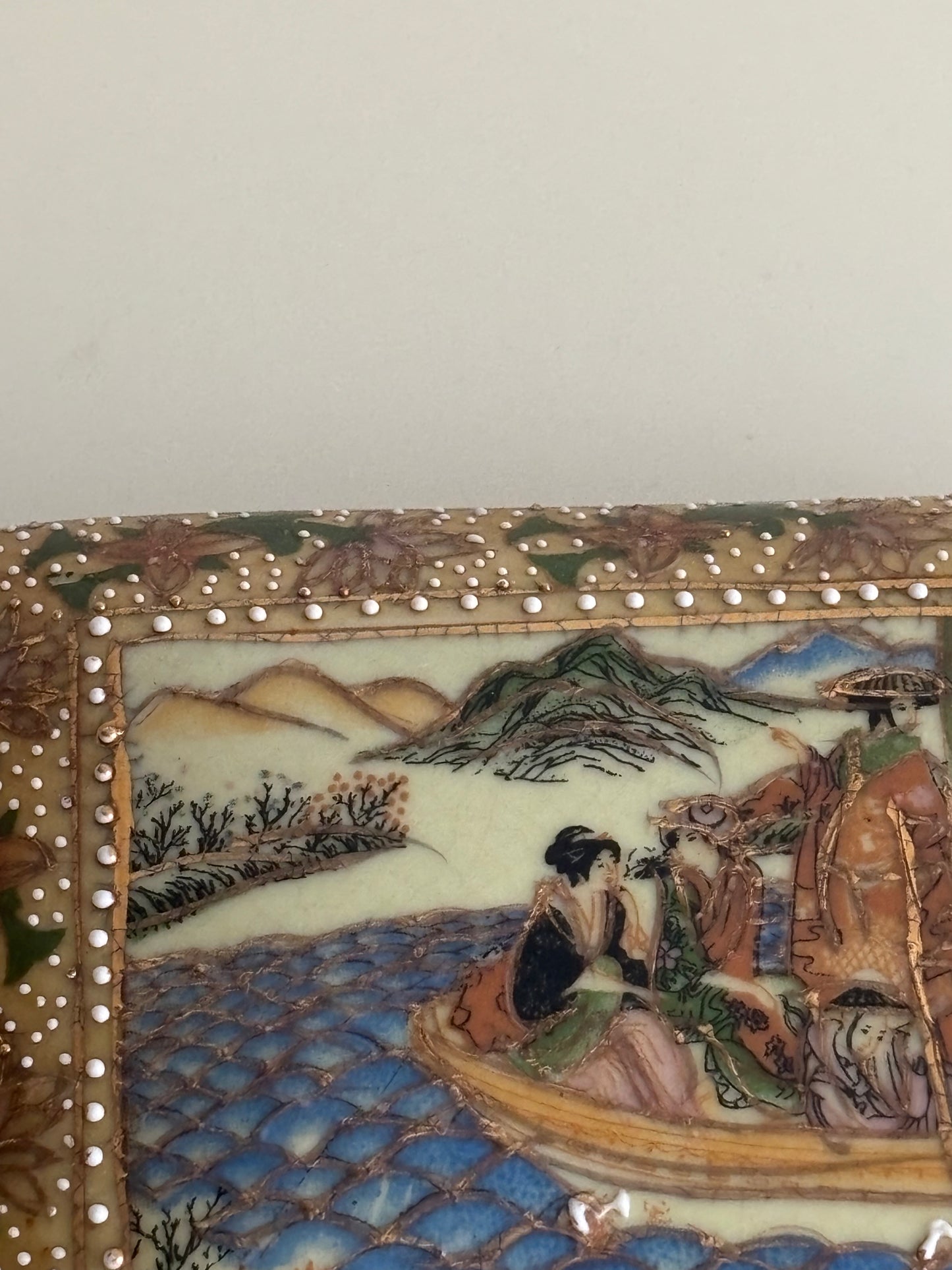 Scatoletta in ceramica stile Satsuma decorata