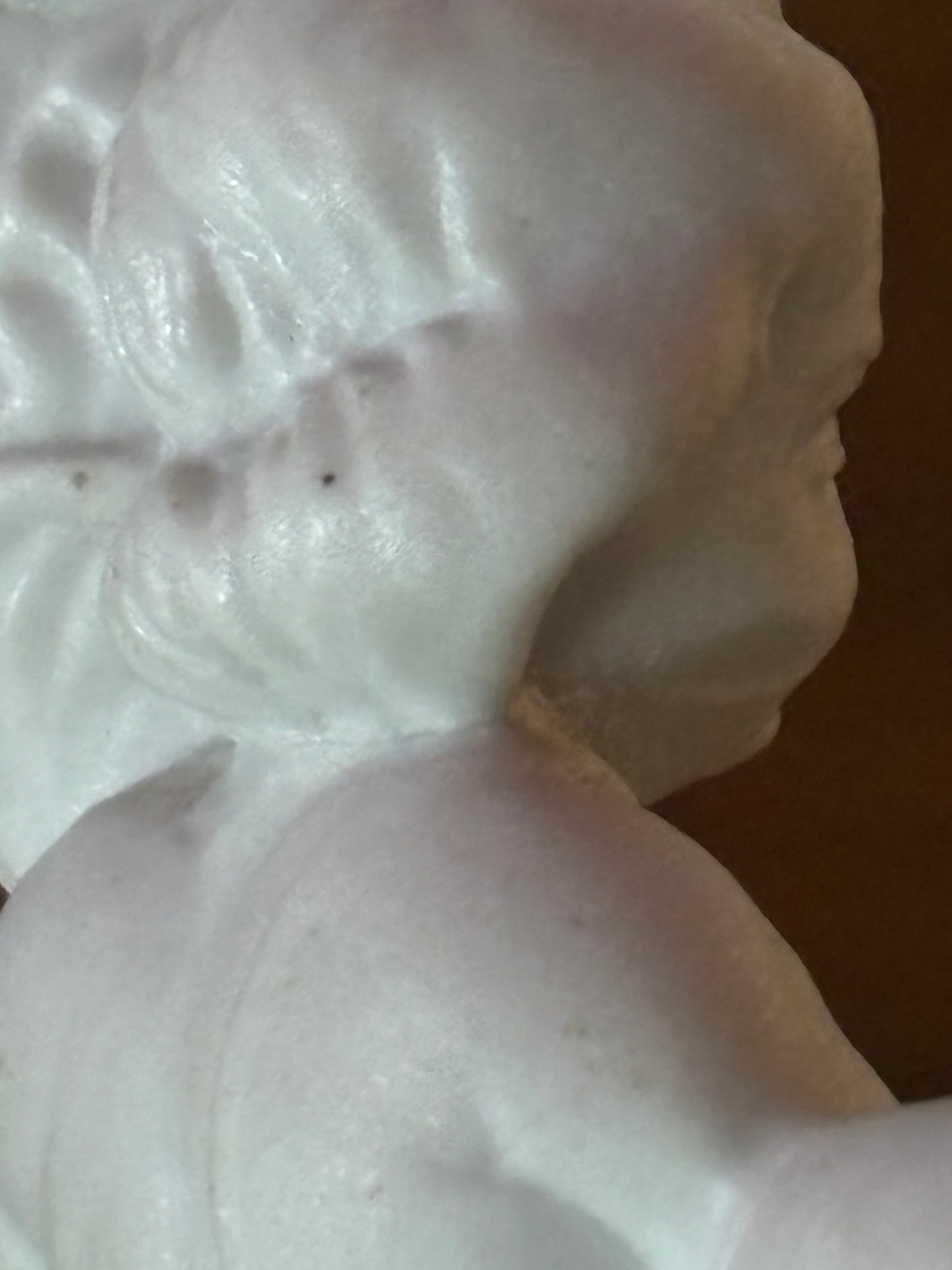 Piccola Statuetta Vintage in Ceramica con Due Putti