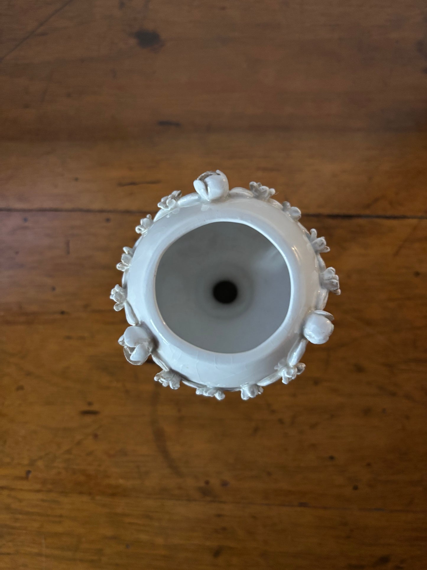 Piccolo Vasetto Vintage in Ceramica – Eleganza Retrò e Fascino d’Epoca