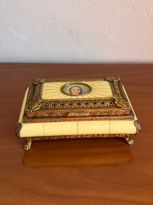 Portagioie con Carillon Vintage in Metallo Decorato – Melodia “Le Luci della Ribalta”