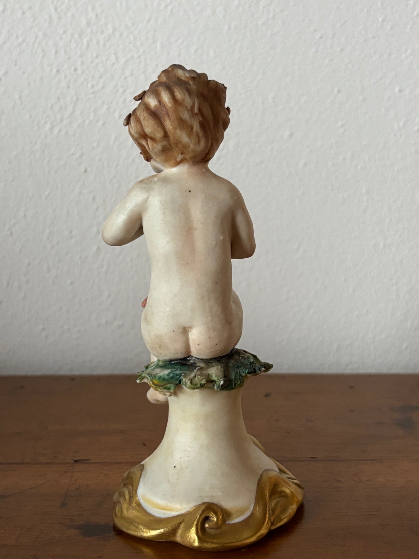Statuetta di Putto con Uva