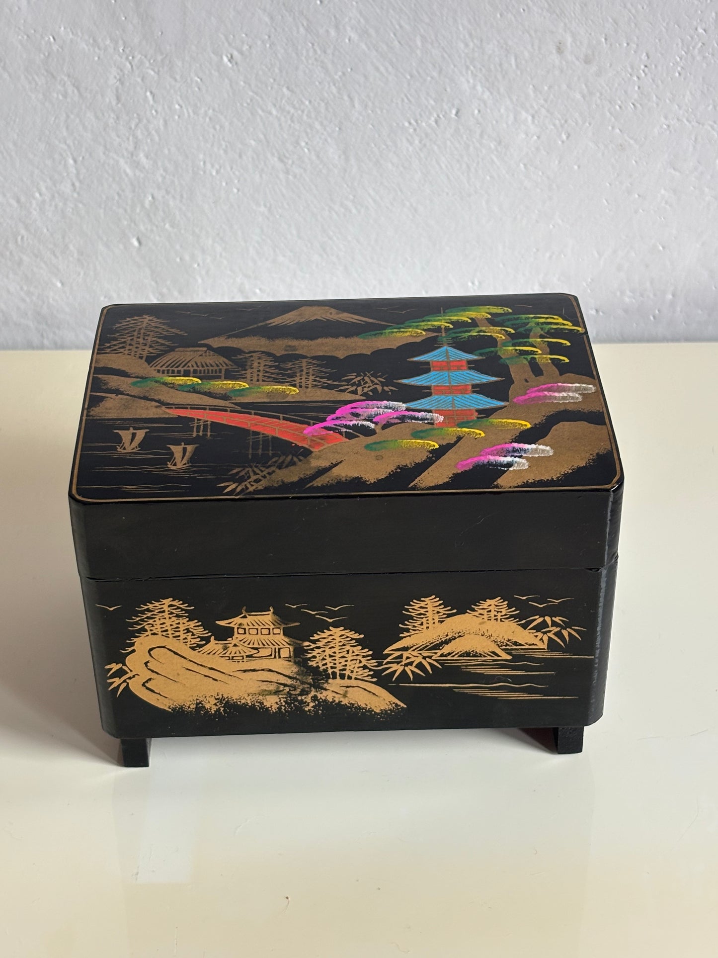 Kleines japanisches Vintage‑Schmuckkästchen mit Spieluhr