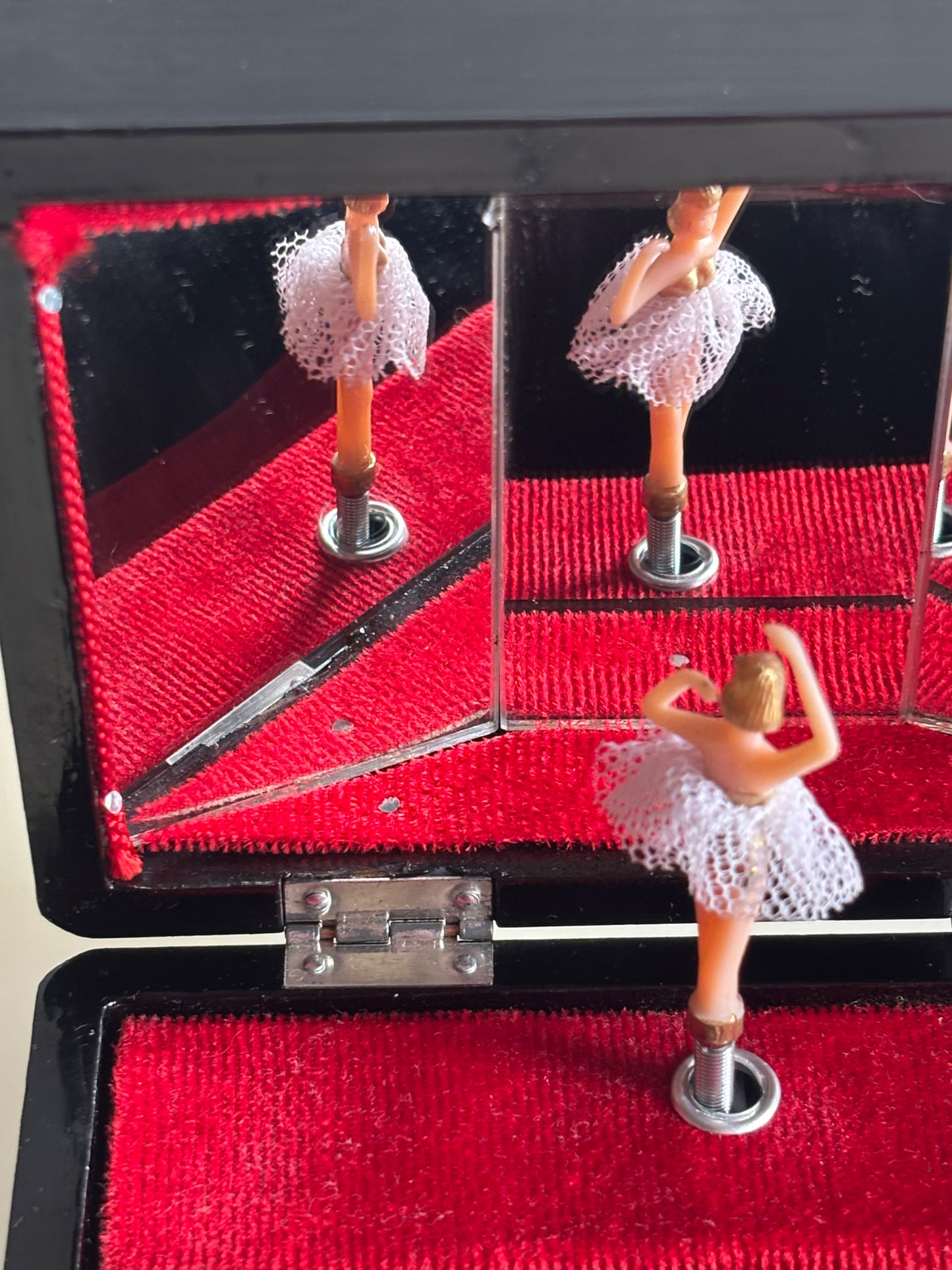 Kleines japanisches Vintage‑Schmuckkästchen mit Spieluhr