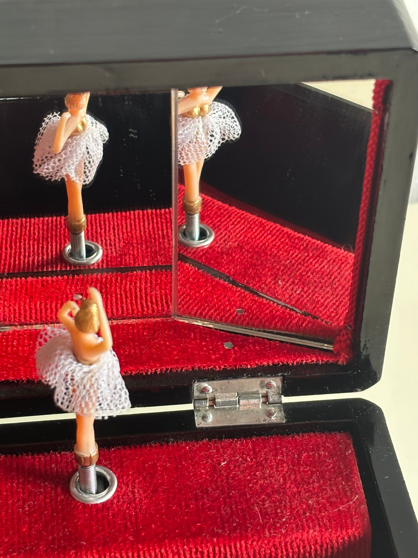 Kleines japanisches Vintage‑Schmuckkästchen mit Spieluhr