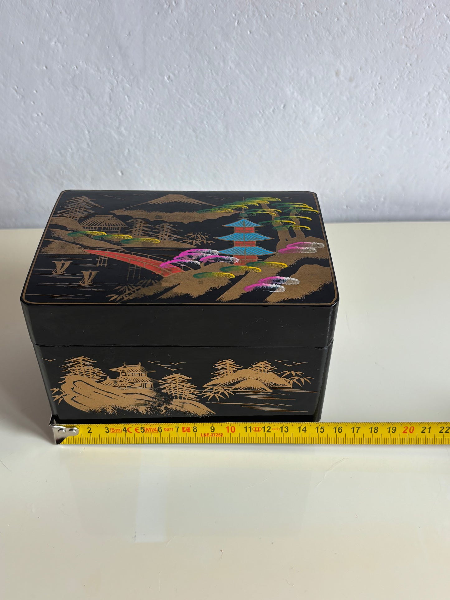 Kleines japanisches Vintage‑Schmuckkästchen mit Spieluhr