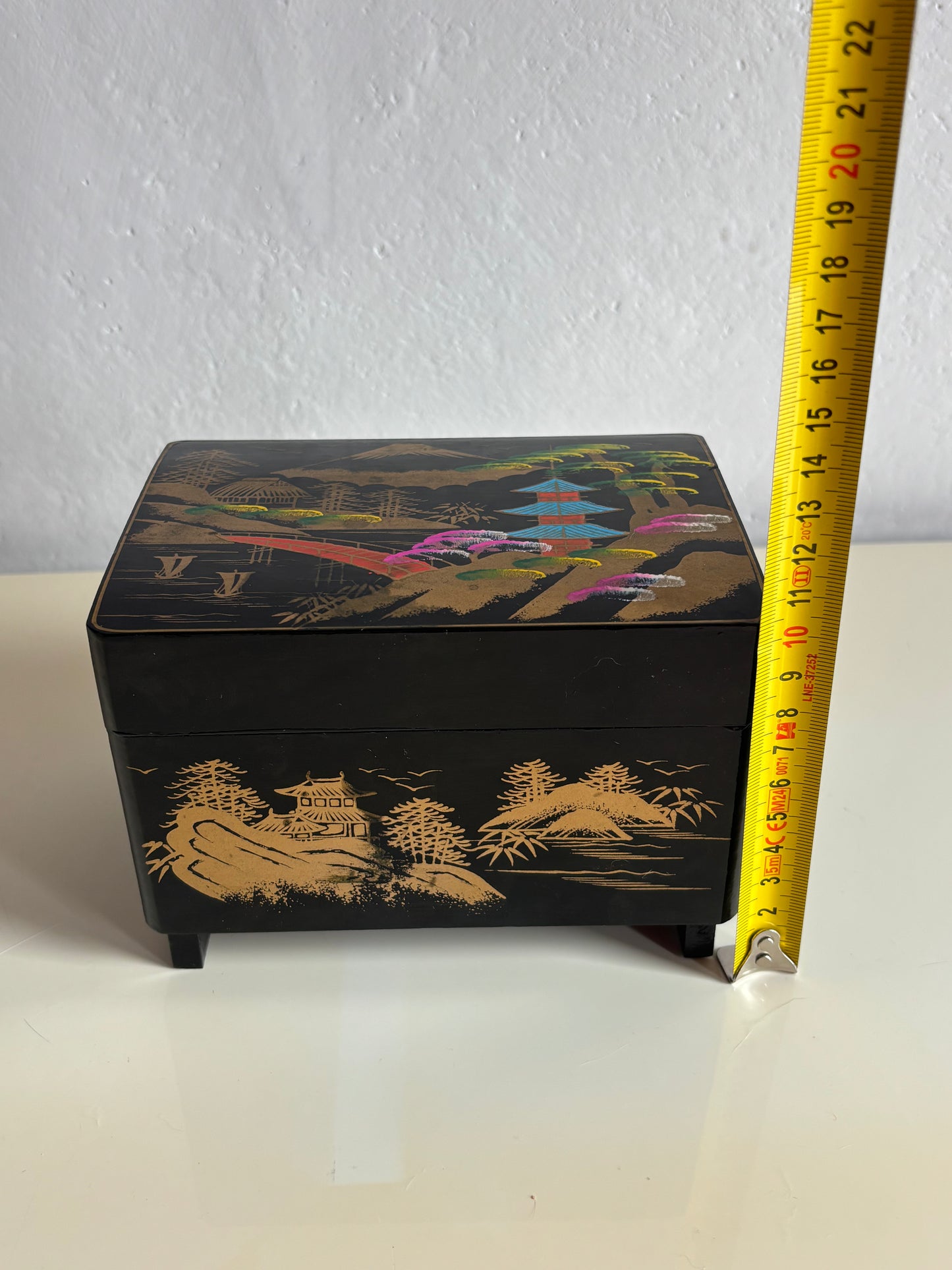 Kleines japanisches Vintage‑Schmuckkästchen mit Spieluhr