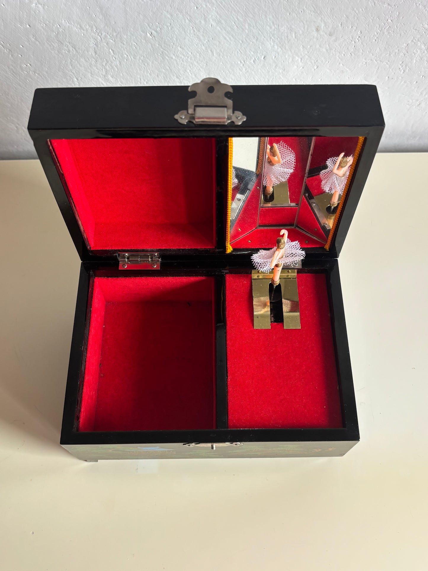 Portagioie giapponese vintage con carillon e ballerina