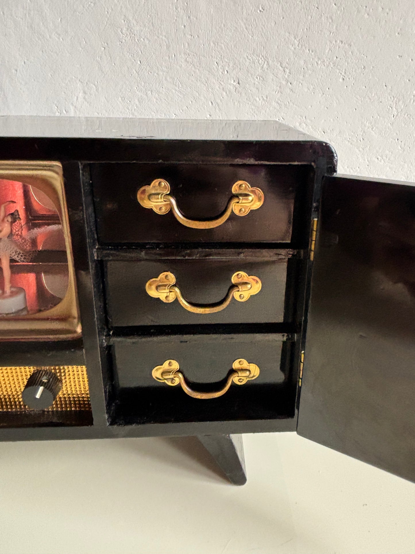 Portagioie giapponese vintage con carillon – modello televisore con ballerina magnetica