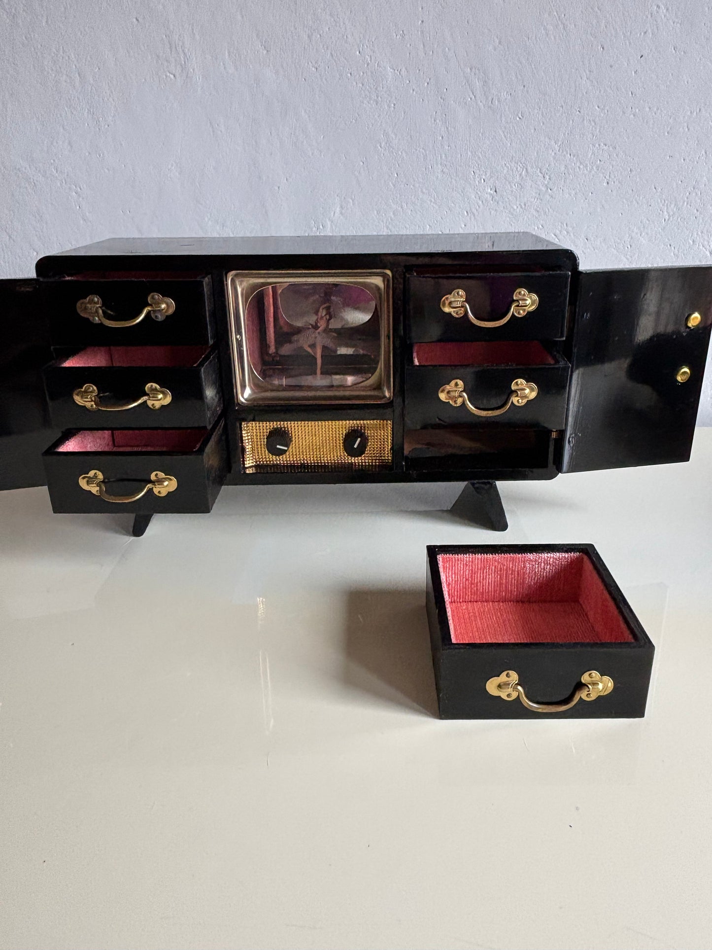 Portagioie giapponese vintage con carillon – modello televisore con ballerina magnetica