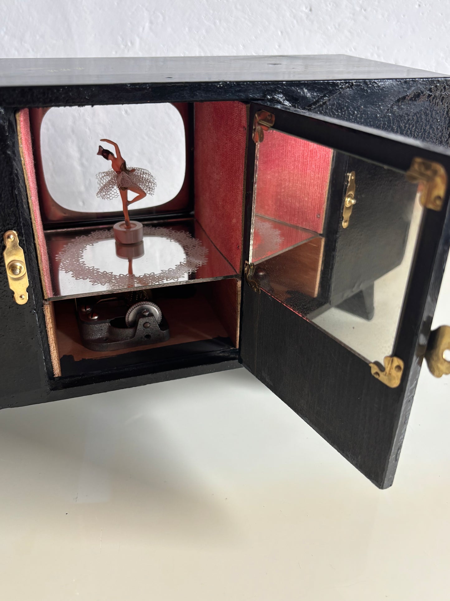 Portagioie giapponese vintage con carillon – modello televisore con ballerina magnetica