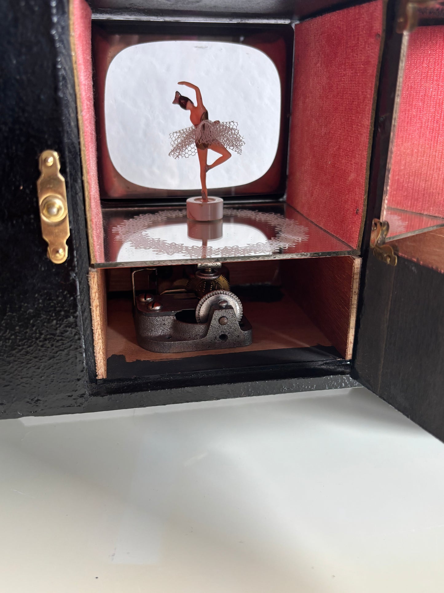 Portagioie giapponese vintage con carillon – modello televisore con ballerina magnetica