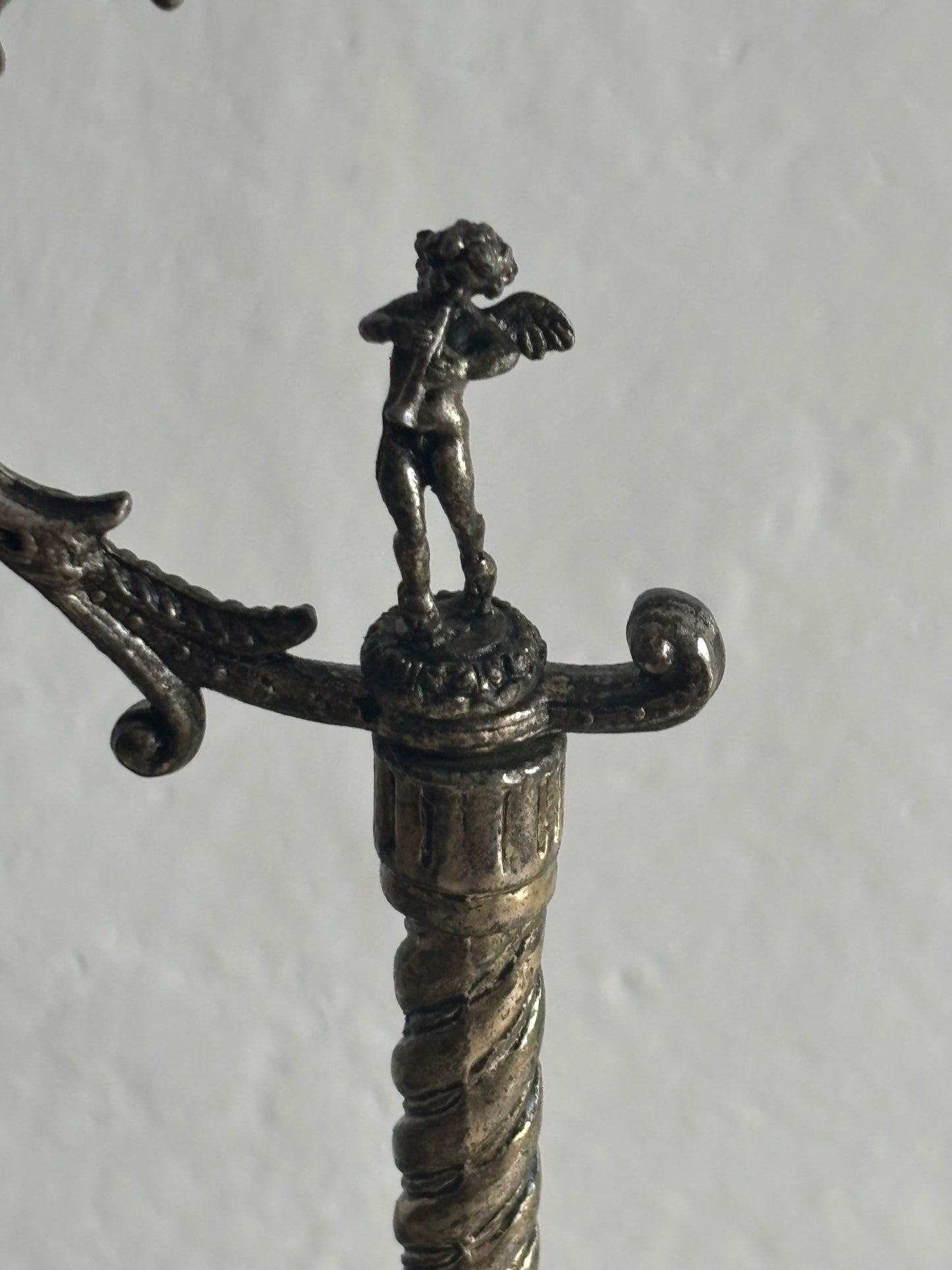 Portasigarette a pozzo con carillon musicale e meccanismo a sollevamento – Anni ’60/’70