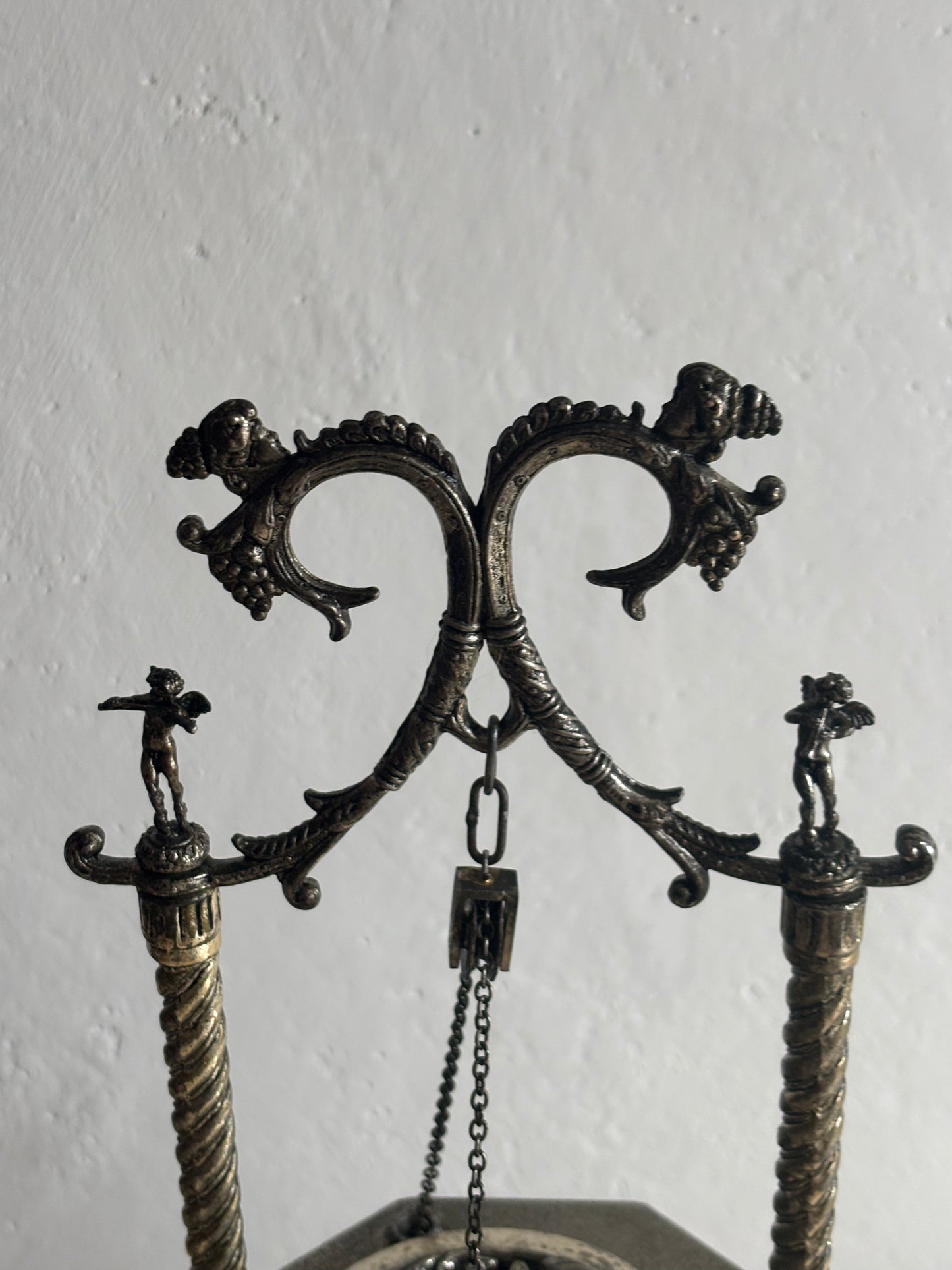 Portasigarette a pozzo con carillon musicale e meccanismo a sollevamento – Anni ’60/’70