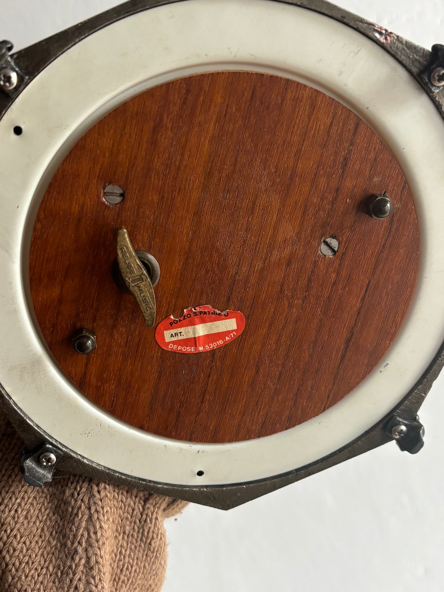 Portasigarette a pozzo con carillon musicale e meccanismo a sollevamento – Anni ’60/’70