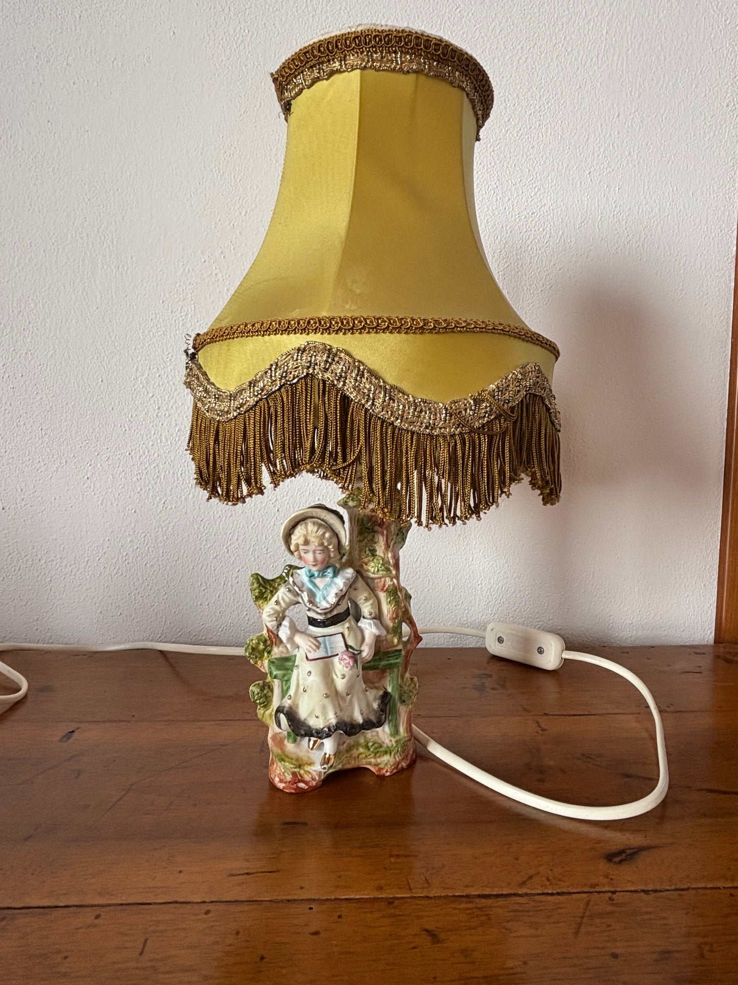 Lampada da Tavolo Vintage in Ceramica Bisquit